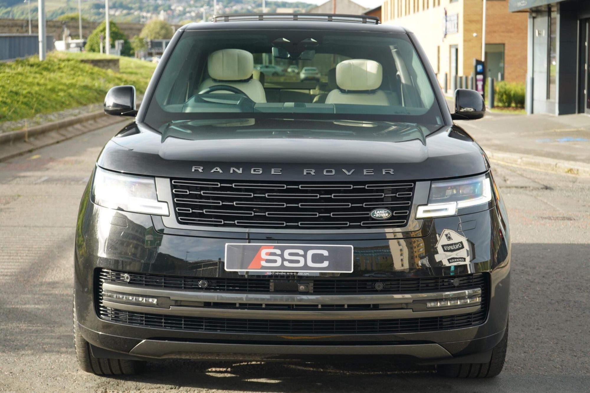 LAND ROVER RANGE ROVER ESTATE 3.0 P460e Autobiography LWB 4dr Auto for sale UK - Slide 5
