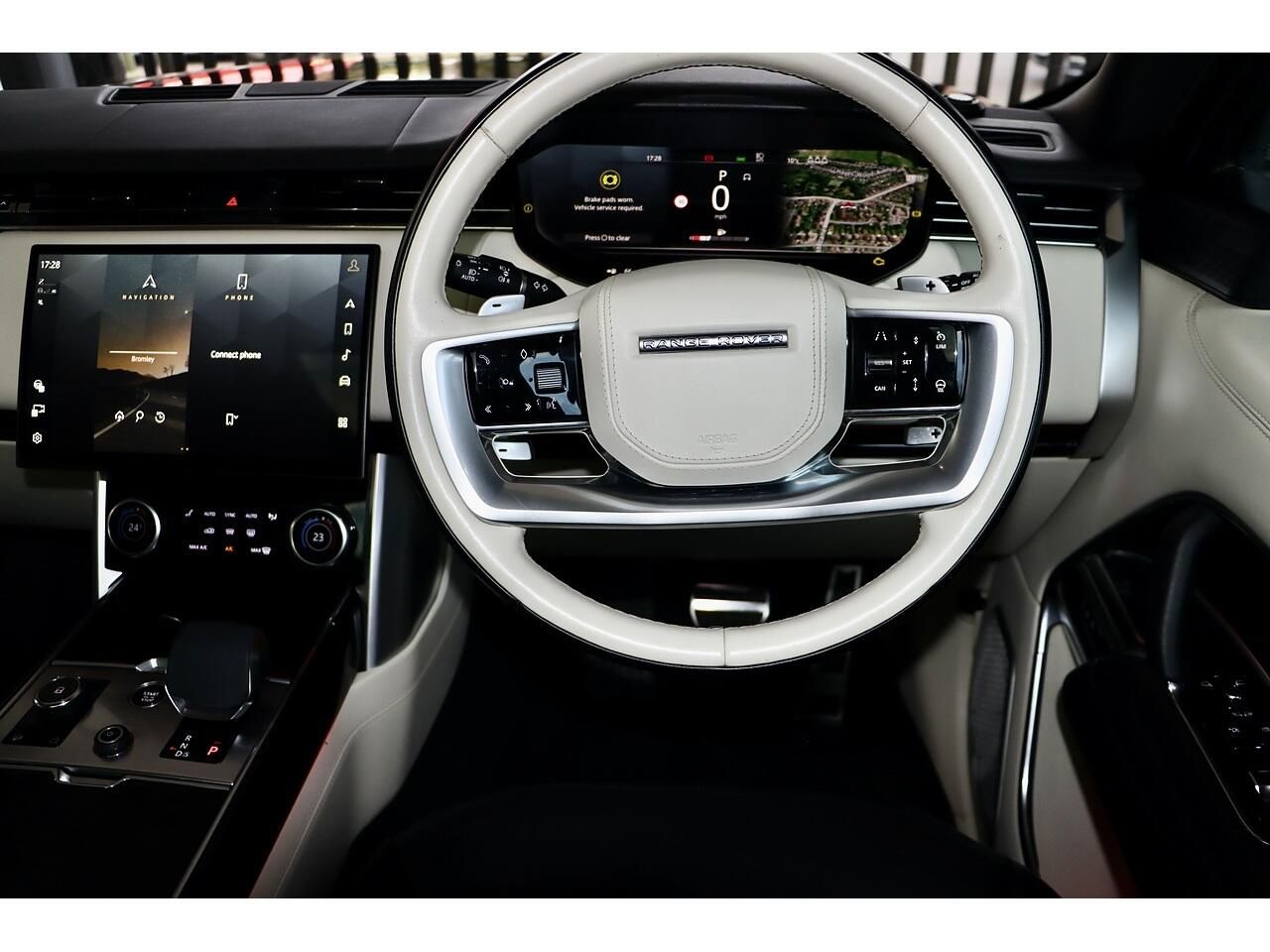 Land Rover Range Rover 3.0 D350 mHEV Autobiography Diesel 5 Door Auto for sale UK - Slide 6