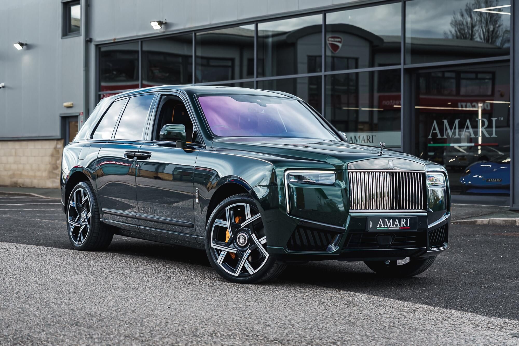 ROLLS-ROYCE CULLINAN ESTATE II Black Badge 5dr Auto for sale UK - Slide 10