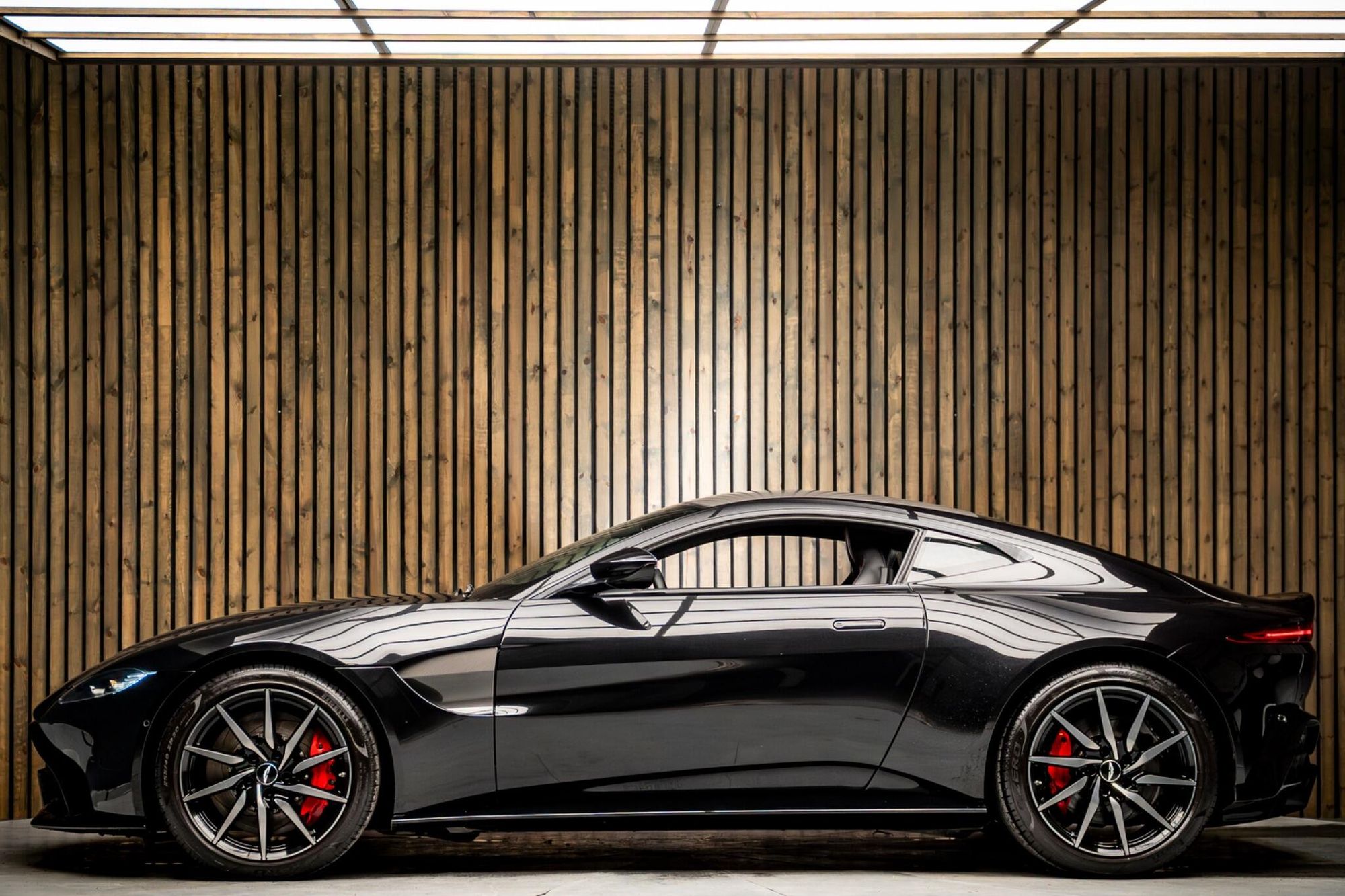 ASTON MARTIN VANTAGE V8 COUPE 2dr ZF 8 Speed Auto for sale UK - Slide 7