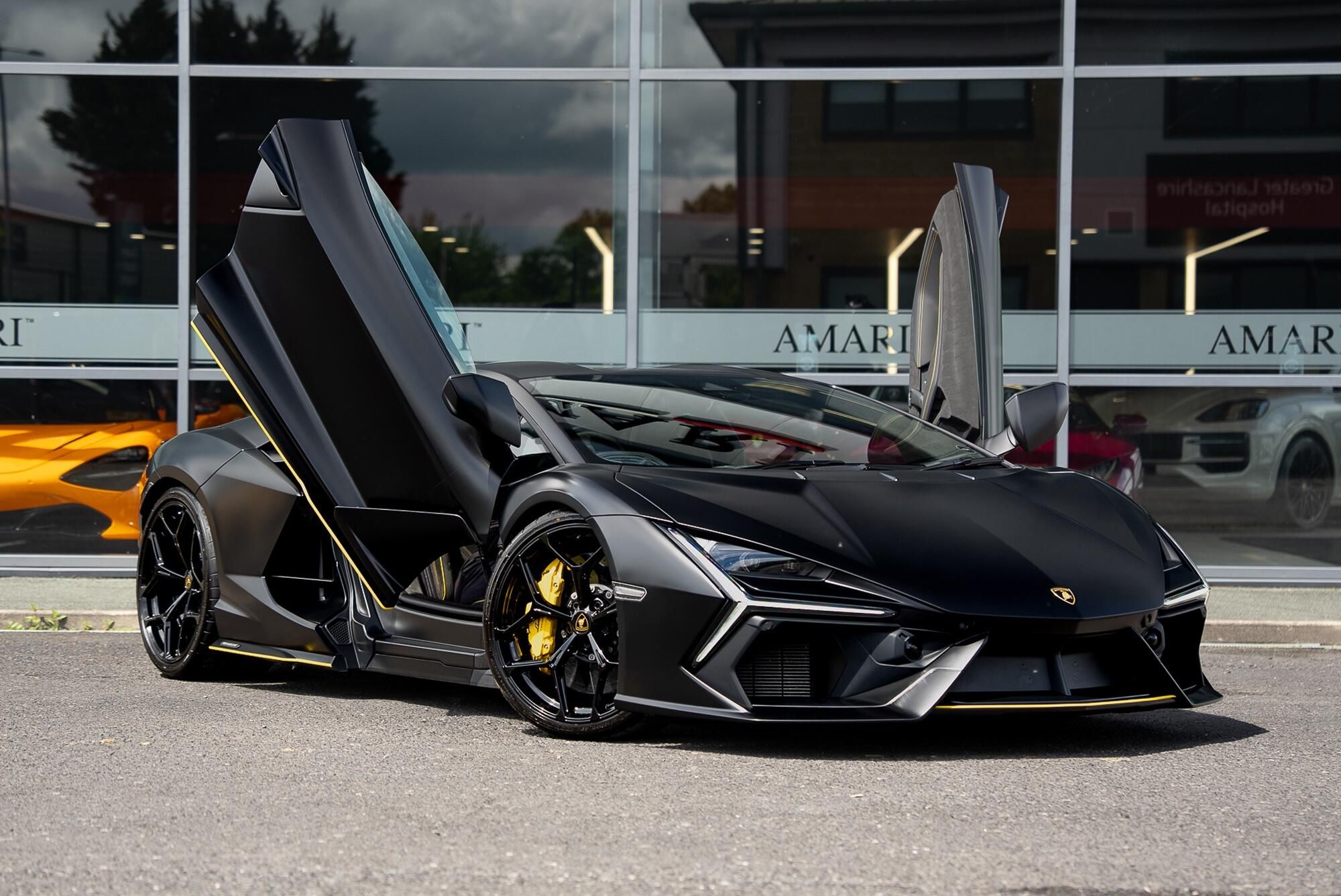 LAMBORGHINI REVUELTO COUPE 6.5 V12 1015 PHEV 2dr DCT for sale UK - Slide 9