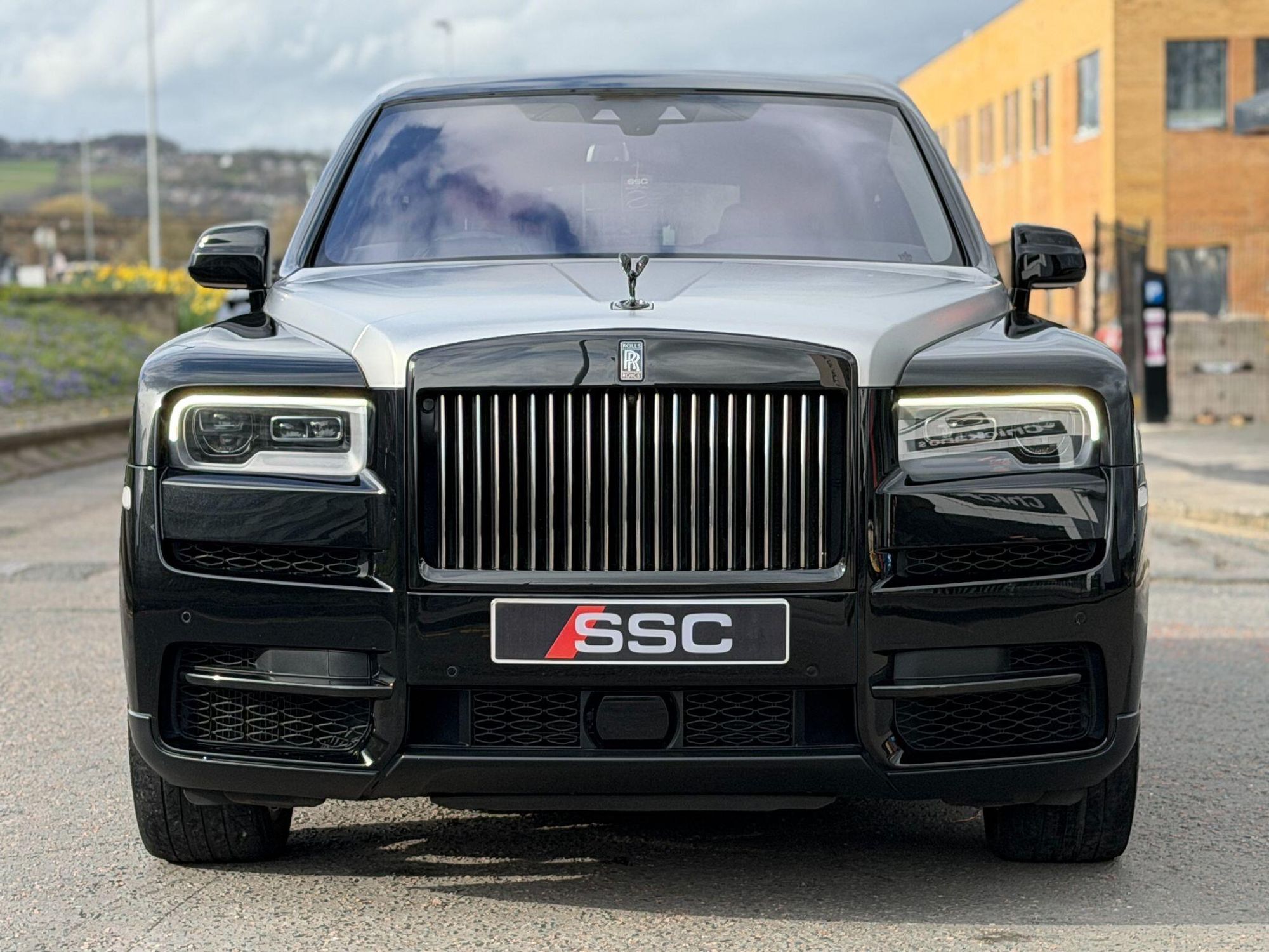 ROLLS-ROYCE CULLINAN ESTATE Black Badge 5dr Auto for sale UK - Slide 6