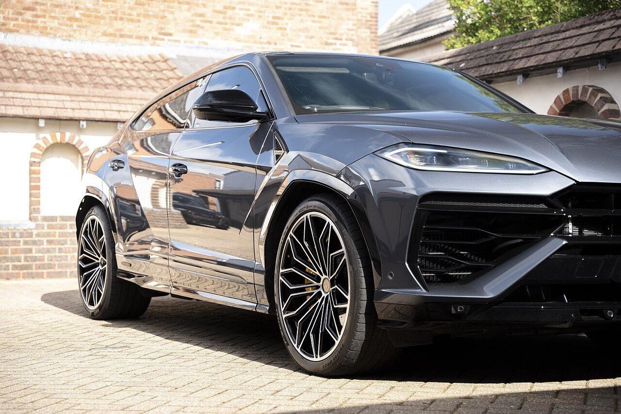 LAMBORGHINI URUS ESTATE 4.0T 25.9kWh Plug-in Hybrid FSI V8 5dr Auto for sale UK - Slide 6