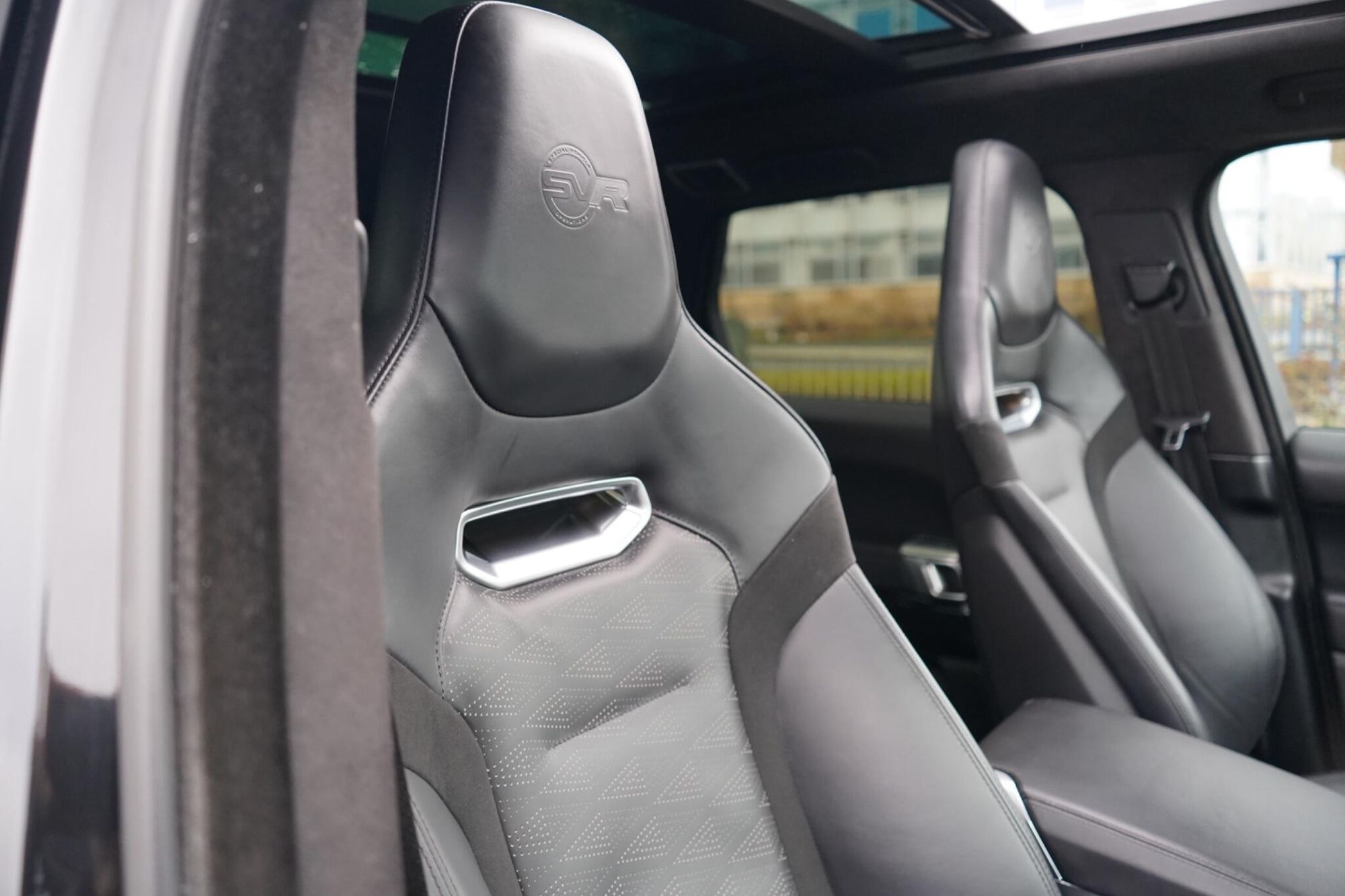 LAND ROVER RANGE ROVER SPORT ESTATE 5.0 P575 S/C SVR 5dr Auto for sale UK - Slide 3