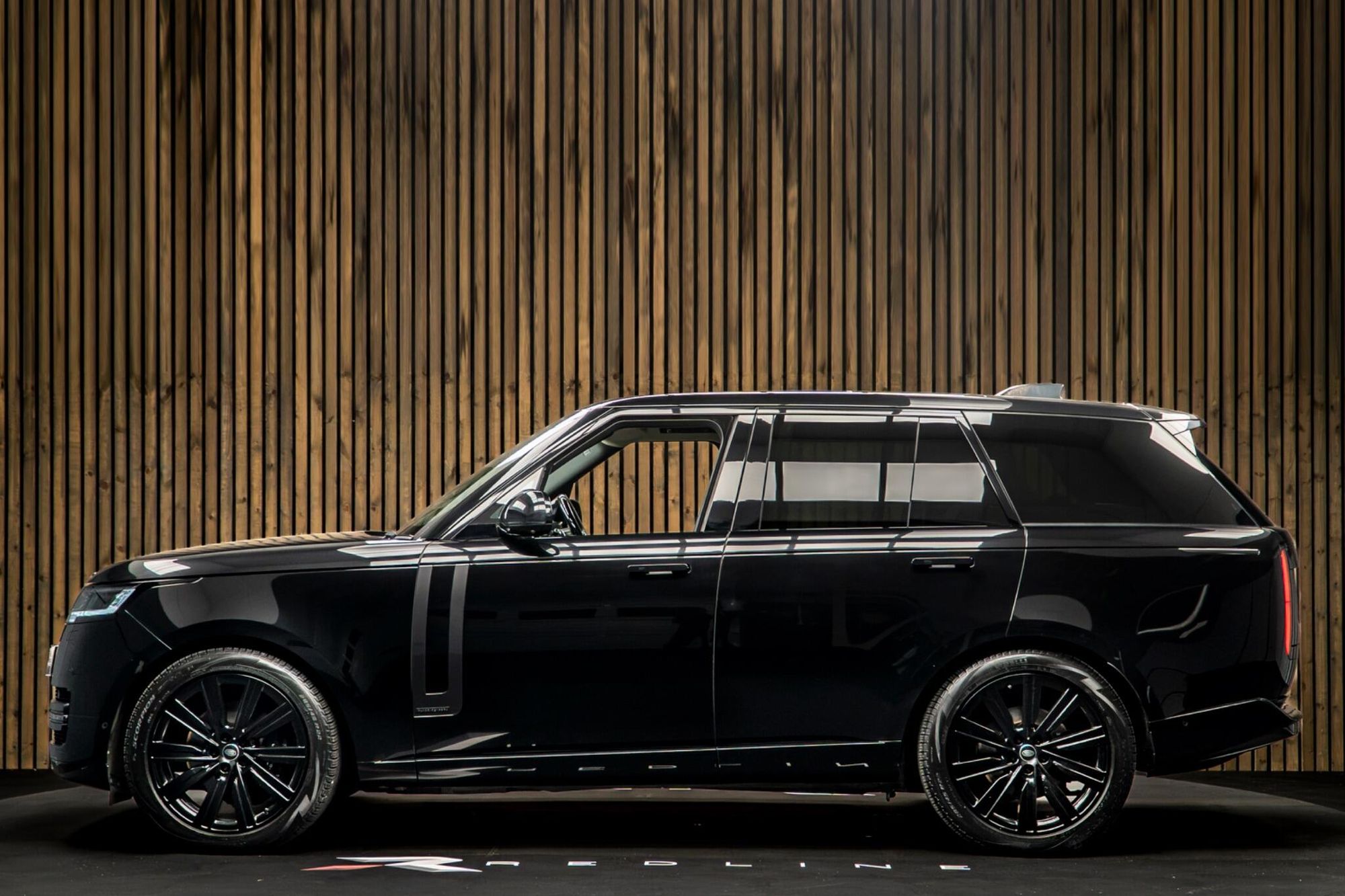LAND ROVER RANGE ROVER DIESEL ESTATE 3.0 D350 Autobiography 4dr Auto for sale UK - Slide 7