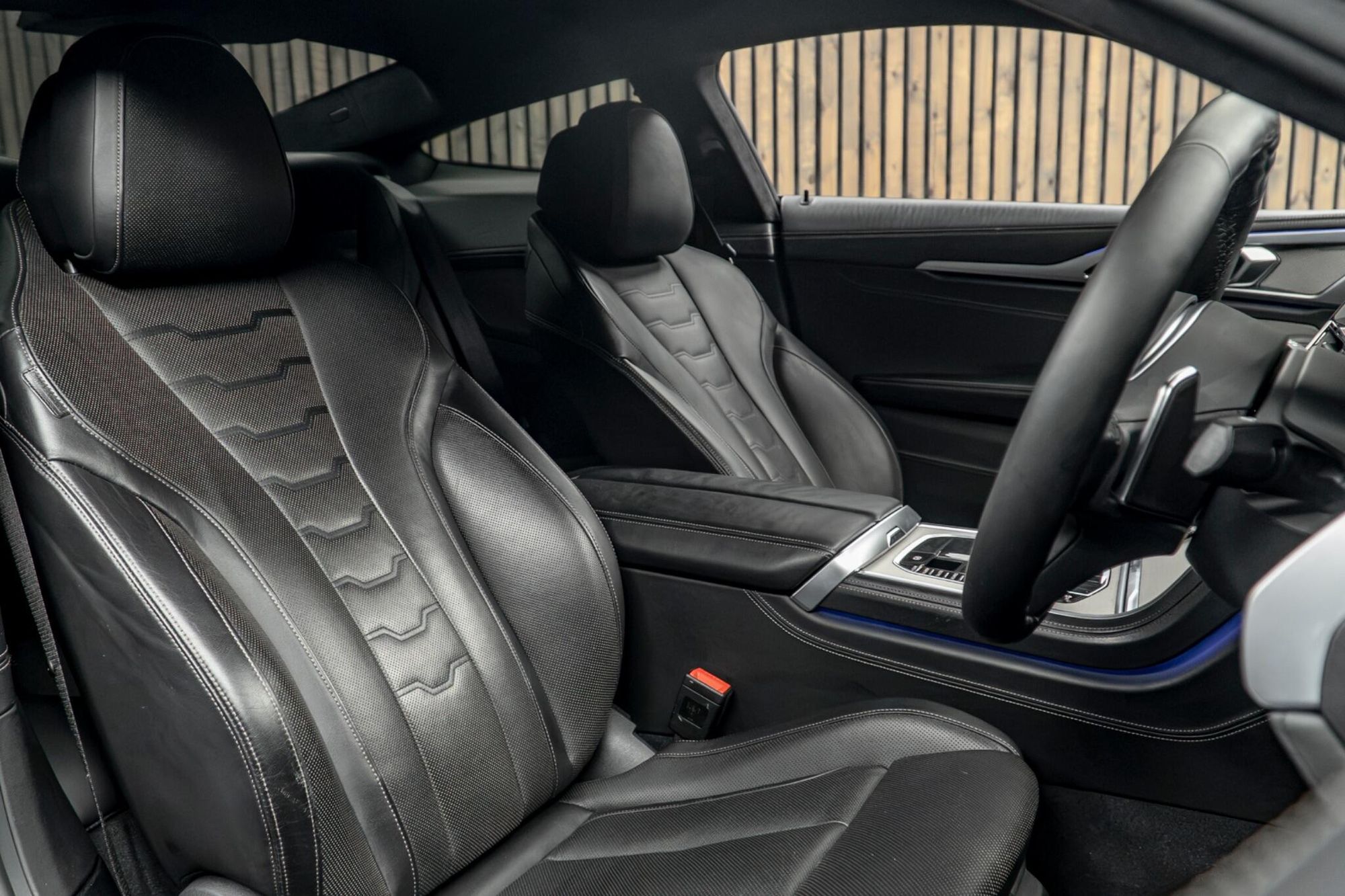 BMW 8 SERIES COUPE M850i xDrive 2dr Auto for sale UK - Slide 2
