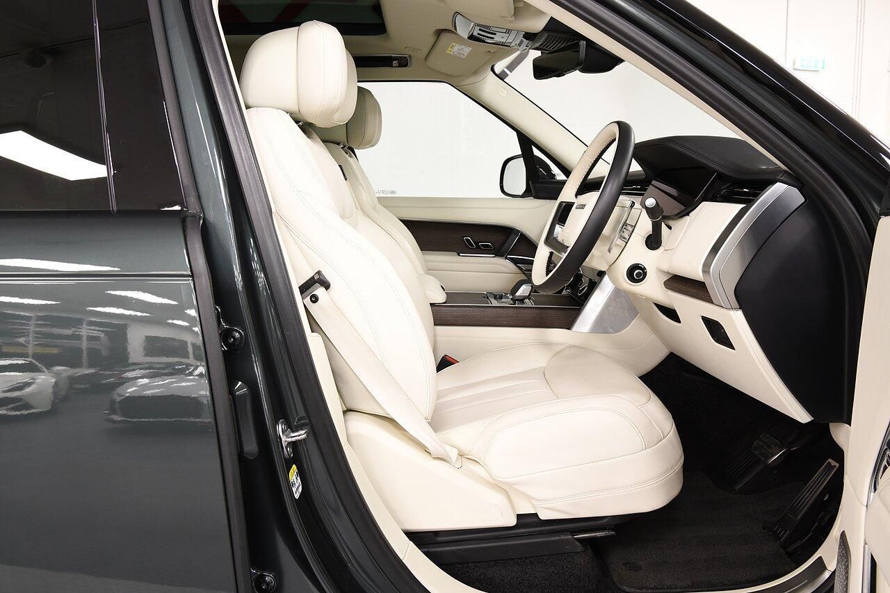 LAND ROVER RANGE ROVER ESTATE 3.0 P400 Autobiography LWB 4dr Auto [7 Seat] for sale UK - Slide 6