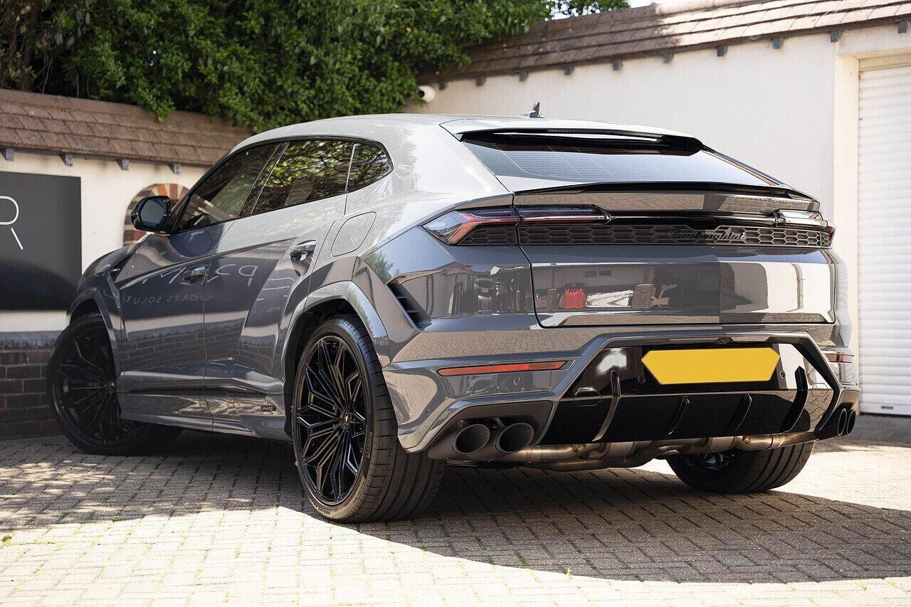LAMBORGHINI URUS ESTATE 4.0T 25.9kWh Plug-in Hybrid FSI V8 5dr Auto for sale UK - Slide 5