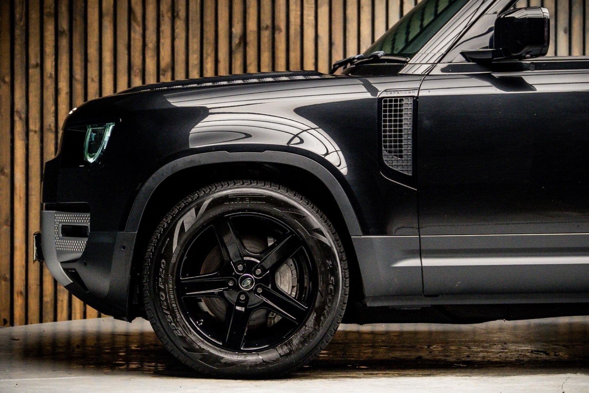 LAND ROVER DEFENDER DIESEL ESTATE 3.0 D300 SE 110 5dr Auto for sale UK - Slide 9