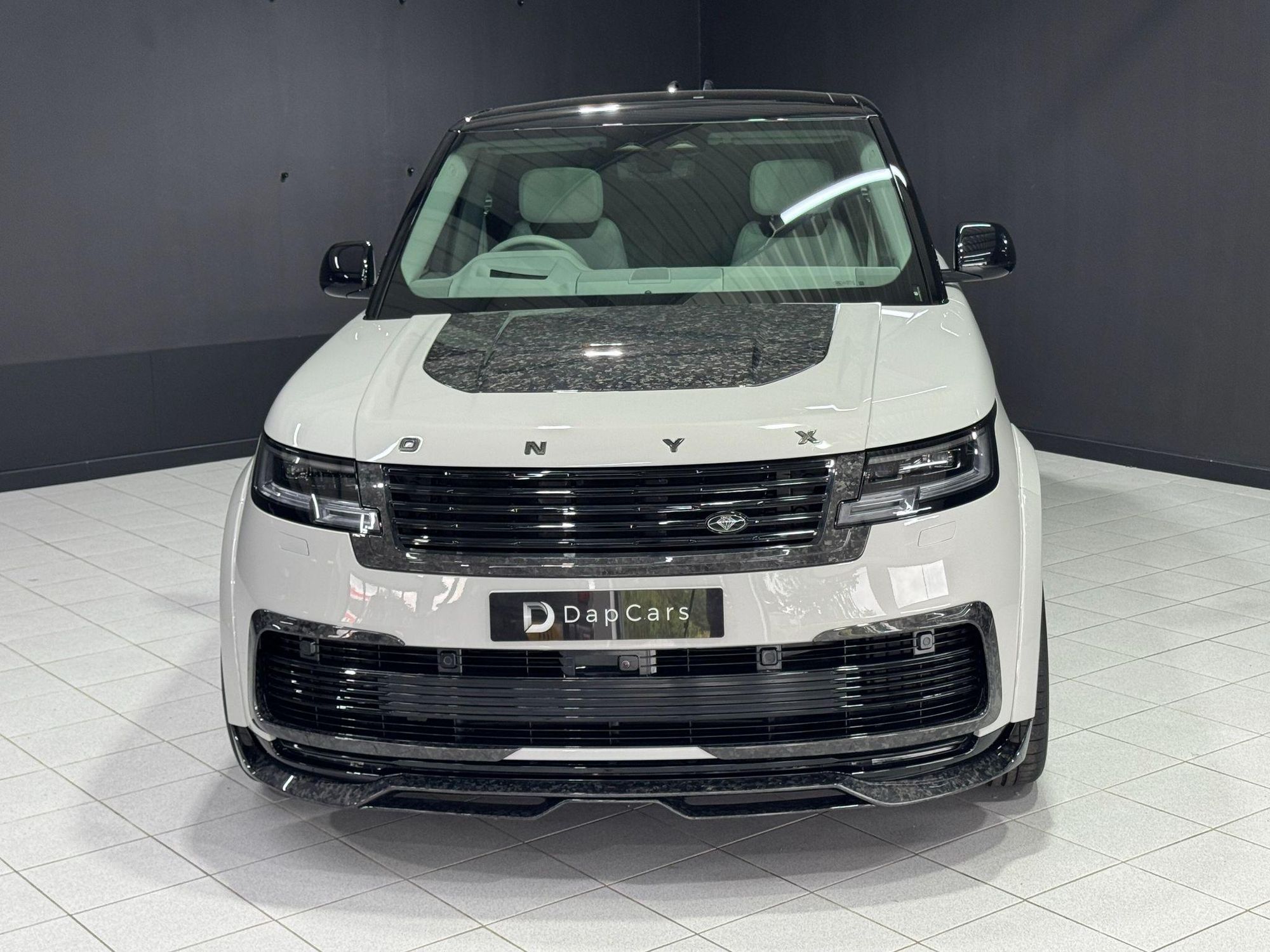 LAND ROVER RANGE ROVER ESTATE 4.4 P615 V8 SV 4dr Auto for sale UK - Slide 2