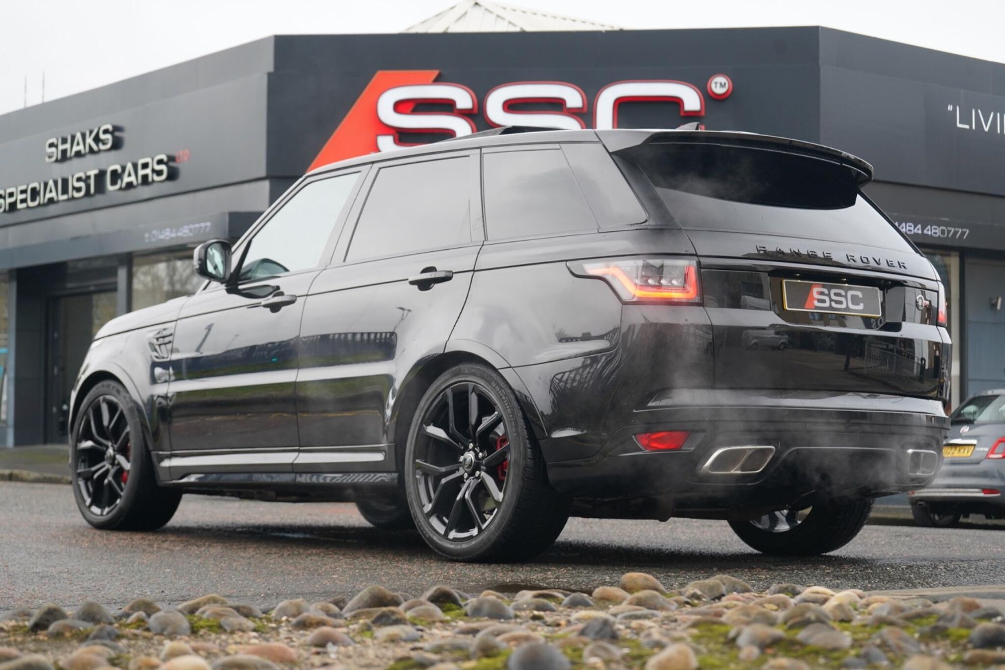 LAND ROVER RANGE ROVER SPORT ESTATE 5.0 P575 S/C SVR 5dr Auto for sale UK - Slide 2