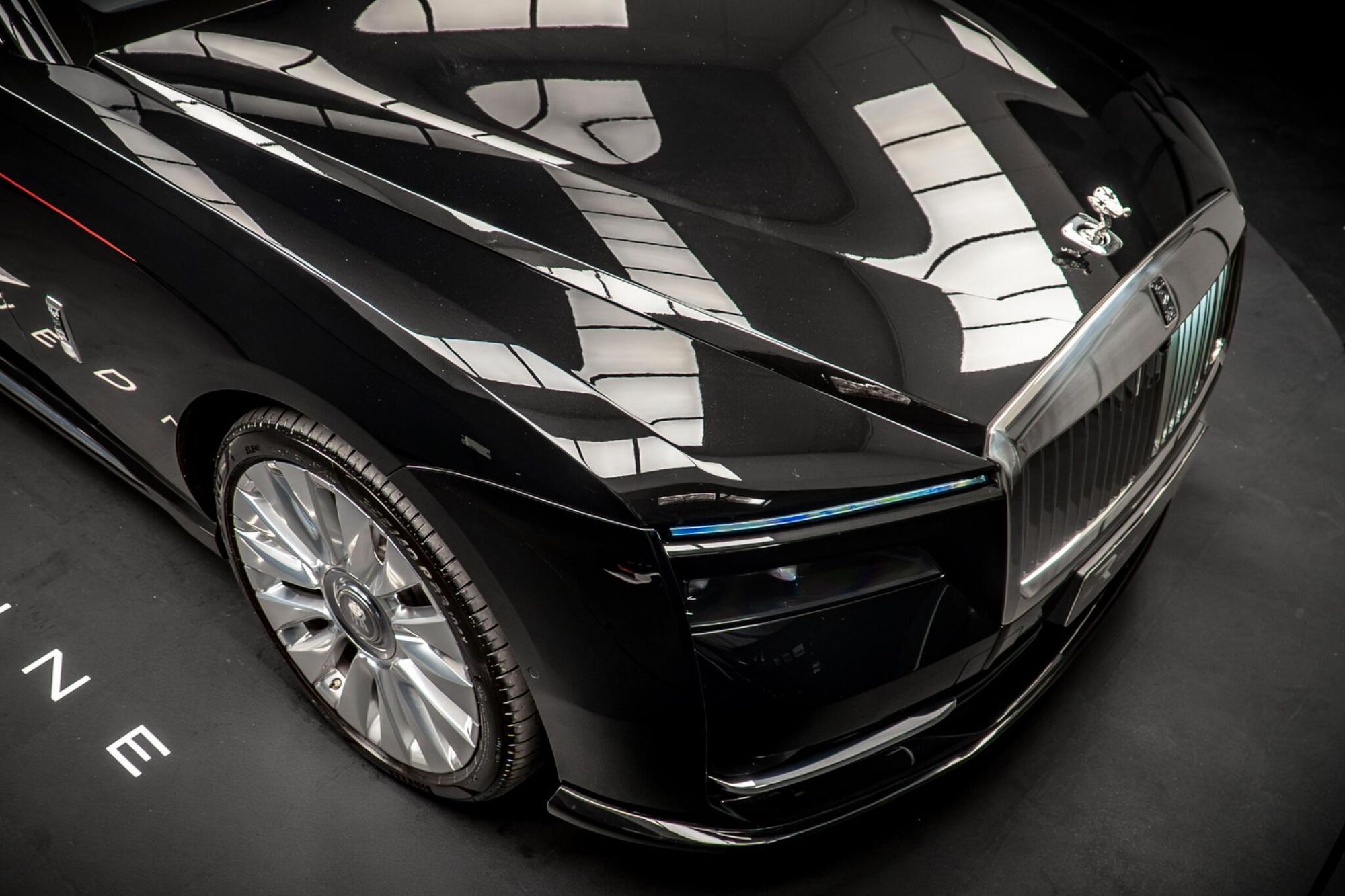 ROLLS-ROYCE SPECTRE COUPE 430kW 102kWh 2dr Auto for sale UK - Slide 9
