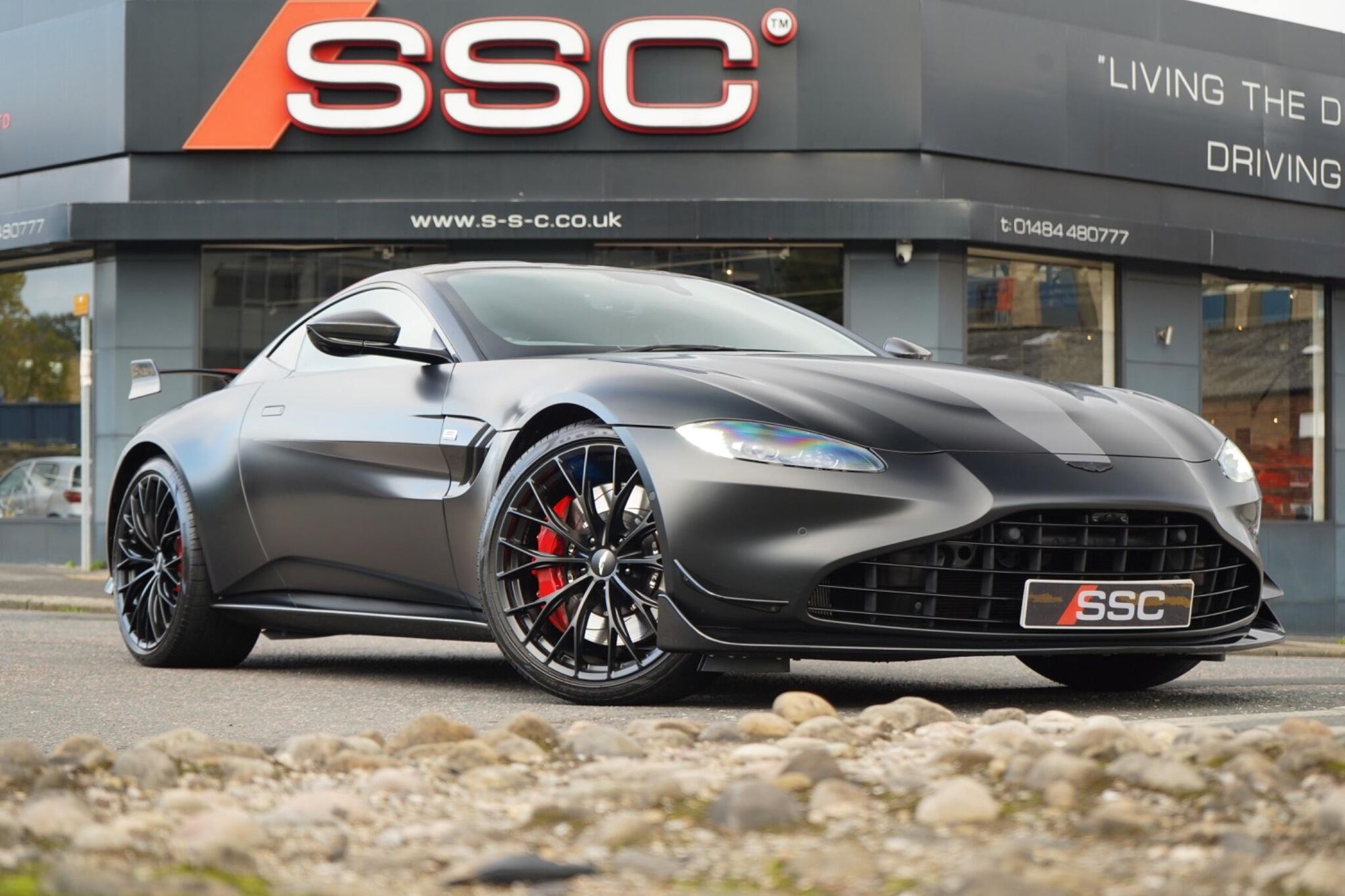 ASTON MARTIN VANTAGE V8 COUPE SPECIAL EDITIONS F1 Edition 2dr ZF 8 Speed Auto for sale UK