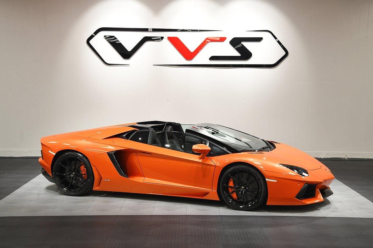 LAMBORGHINI AVENTADOR ROADSTER LP 700-4 2dr ISR