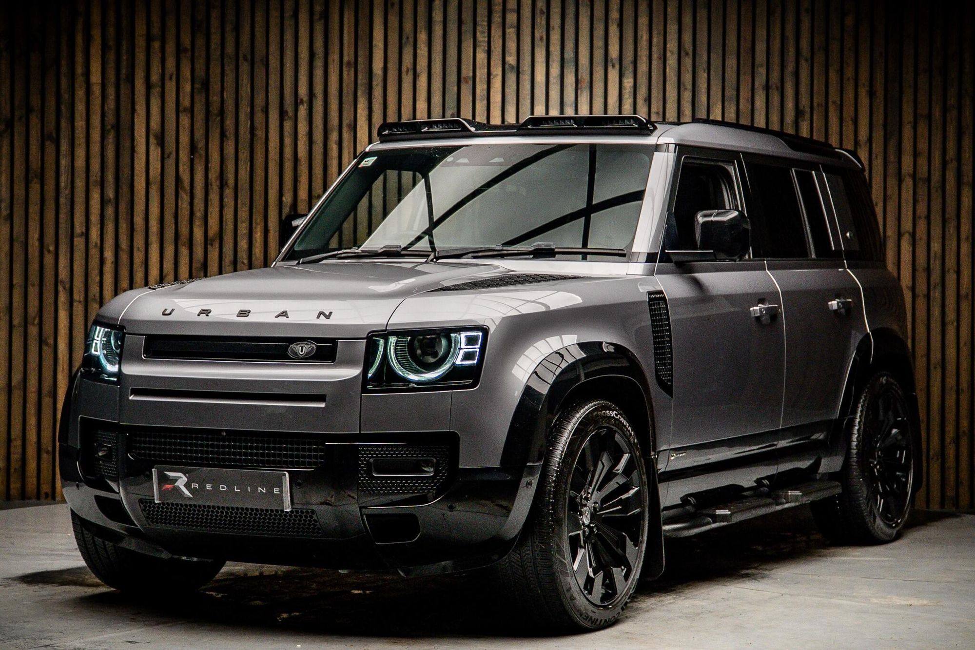 LAND ROVER DEFENDER ESTATE 2.0 P300 X-Dynamic SE 110 5dr Auto for sale UK - Slide 8