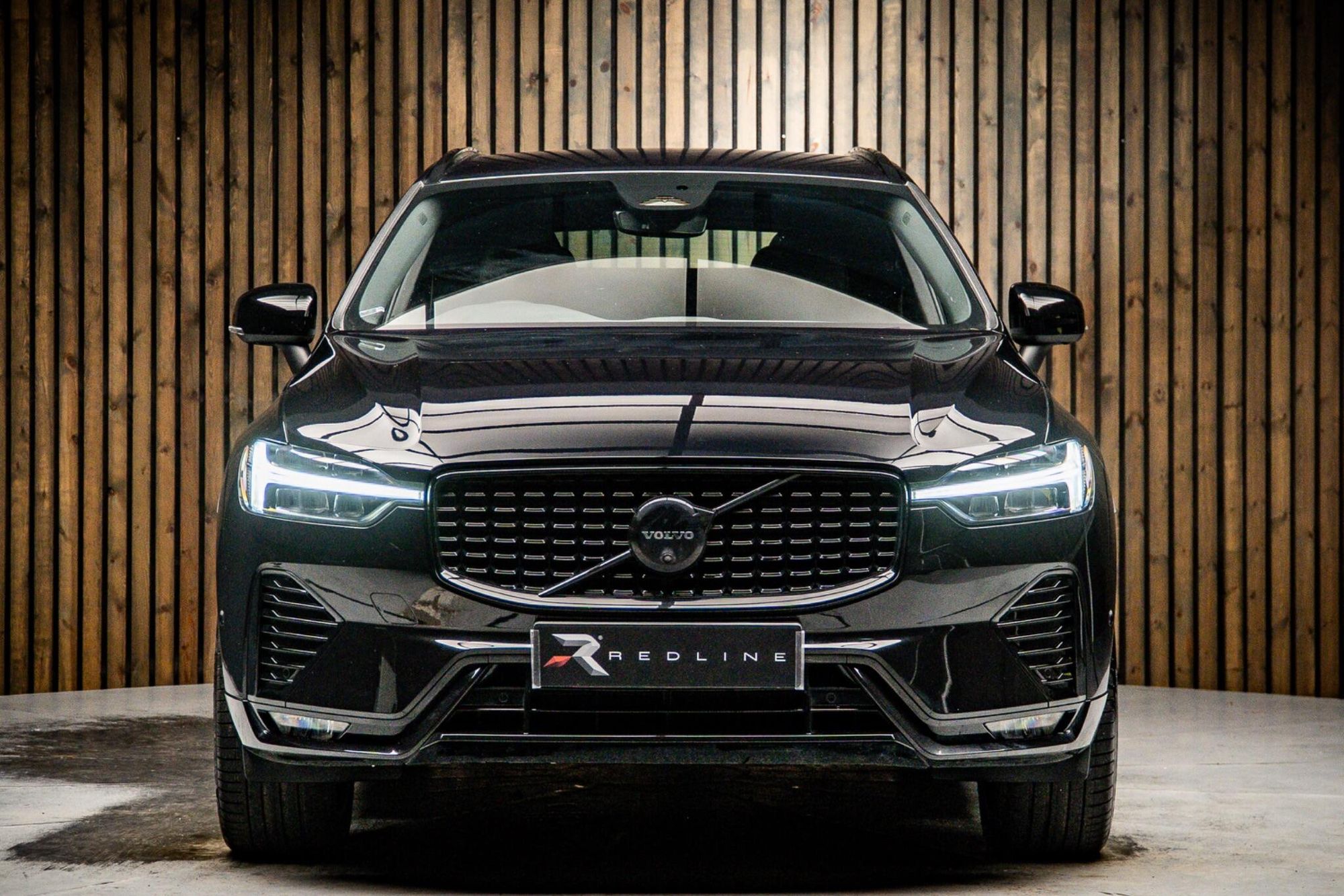 VOLVO XC60 ESTATE 2.0 B5P Plus Black Edition 5dr AWD Geartronic for sale UK - Slide 5