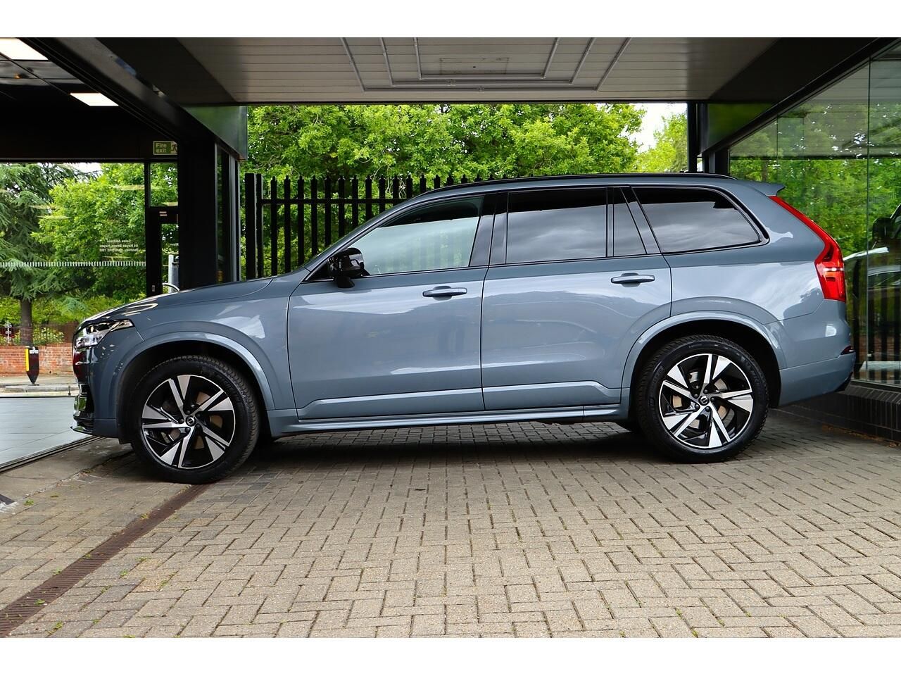 VOLVO XC90 ESTATE 2.0 B6P [300] R DESIGN 5dr AWD Geartronic for sale UK - Slide 6