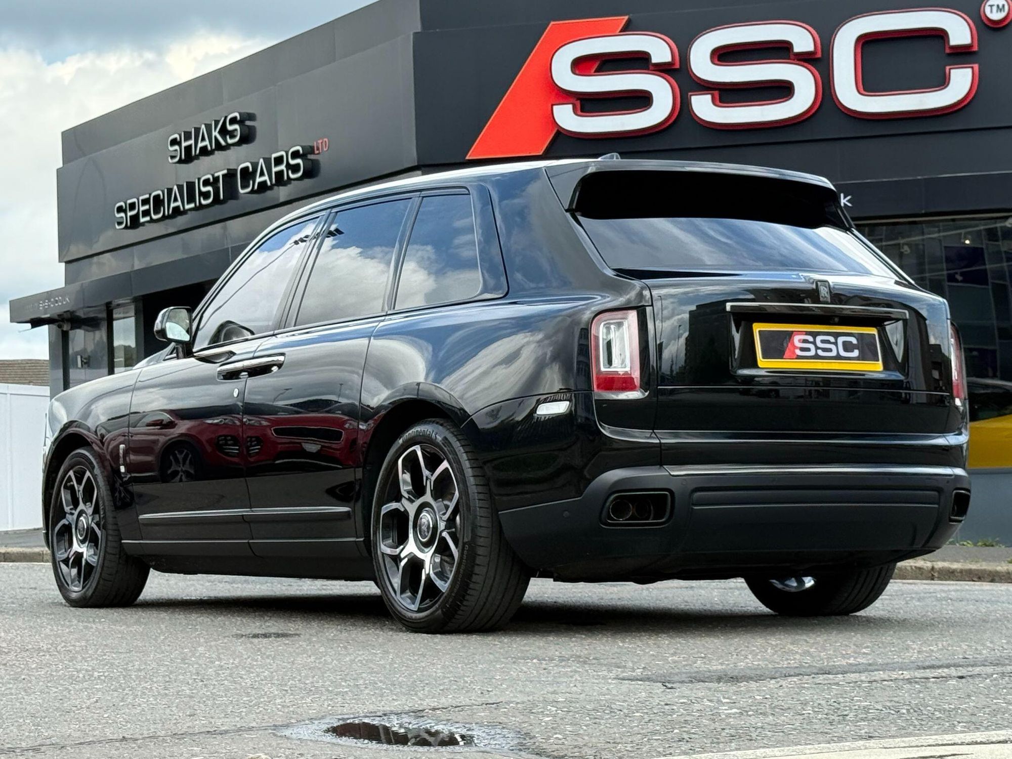 ROLLS-ROYCE CULLINAN ESTATE Black Badge 5dr Auto for sale UK - Slide 2