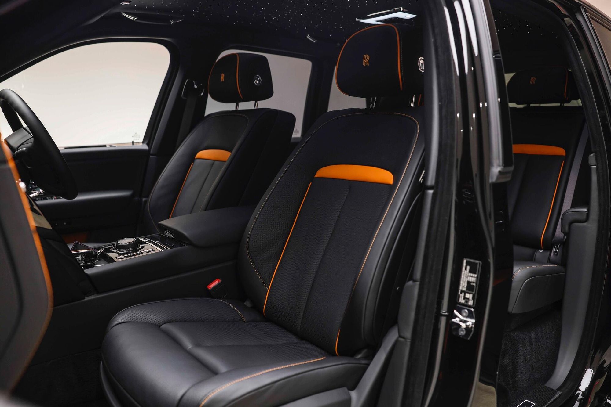 ROLLS-ROYCE CULLINAN ESTATE II Black Badge 5dr Auto for sale UK - Slide 3