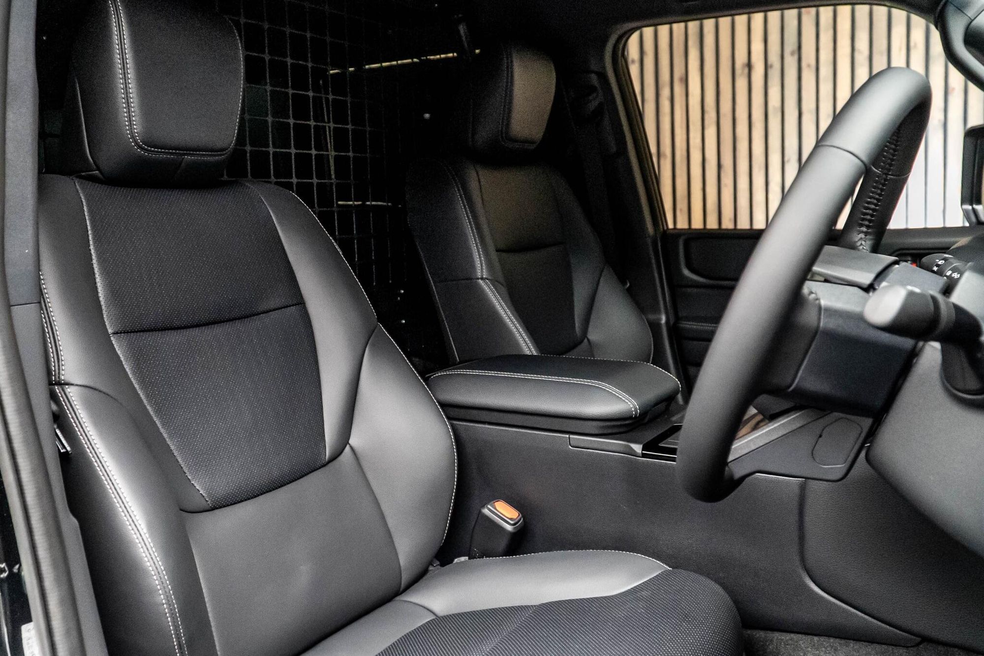 TOYOTA LAND CRUISER DIESEL SW 2.8 D-4D 204 Invincible 5dr Auto 7 Seats for sale UK - Slide 2