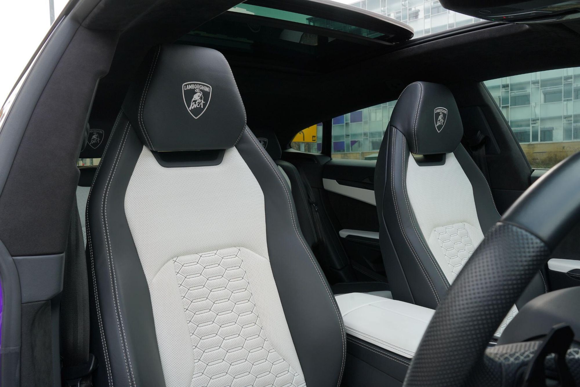 LAMBORGHINI URUS ESTATE 4.0T FSI V8 5dr Auto for sale UK - Slide 3