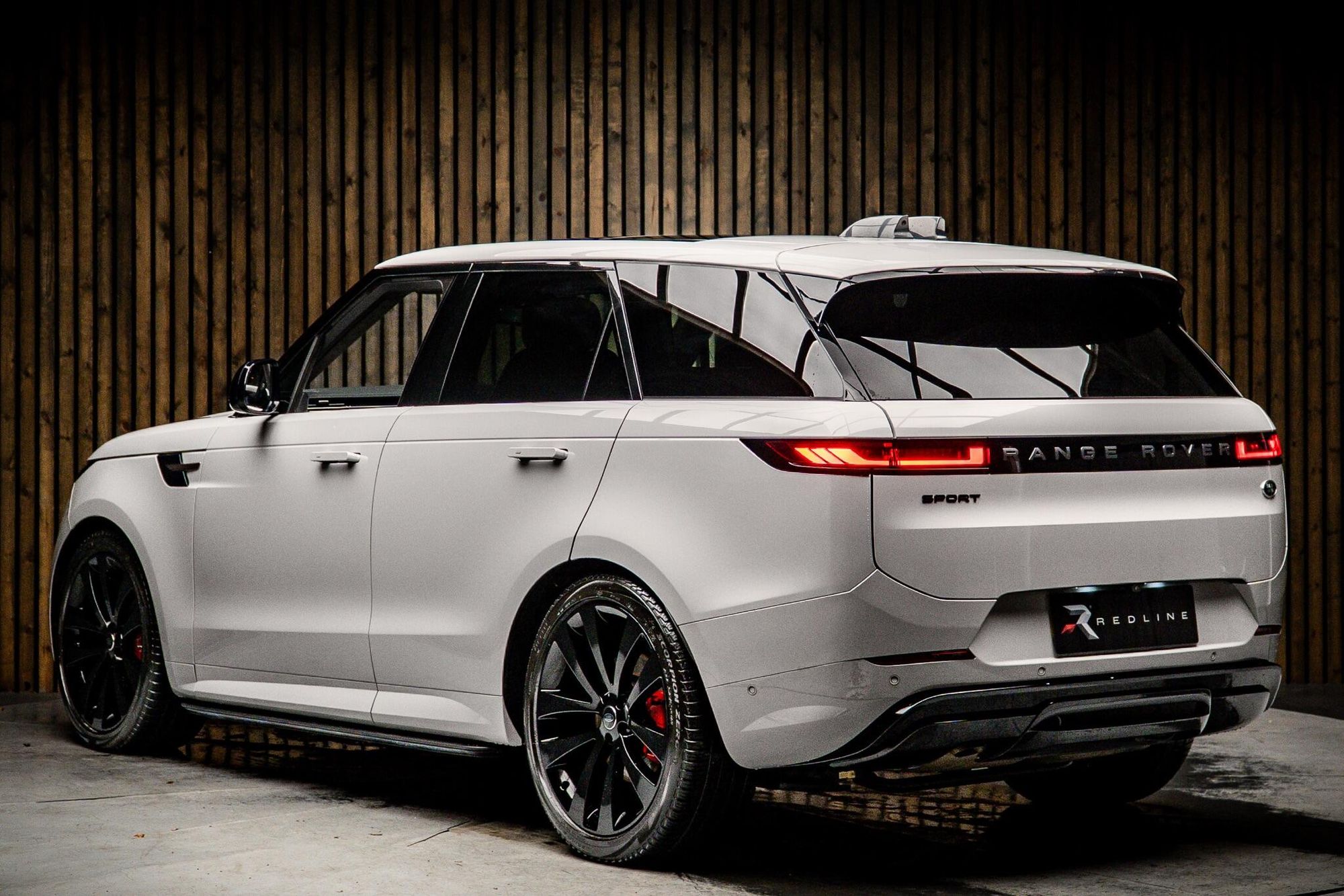 LAND ROVER RANGE ROVER SPORT DIESEL ESTATE 3.0 D350 Autobiography 5dr Auto for sale UK - Slide 3