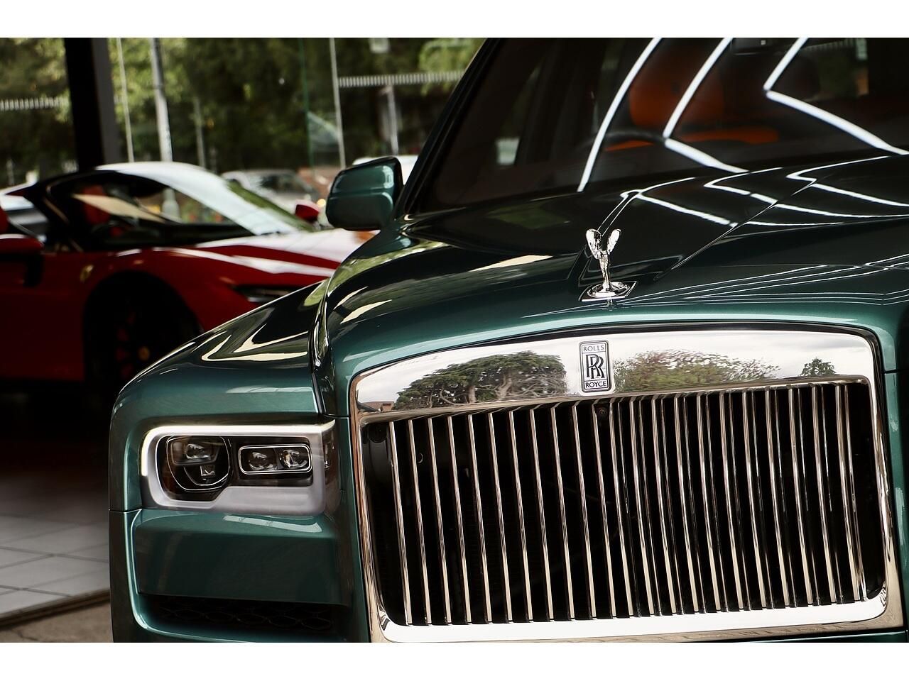 ROLLS-ROYCE CULLINAN ESTATE 5dr Auto for sale UK - Slide 5