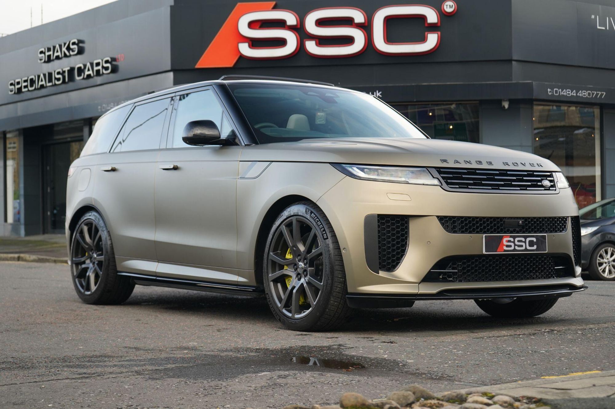 LAND ROVER RANGE ROVER SPORT ESTATE SPECIAL EDITIONS 4.4 P635 V8 SV Edition One 5dr Auto [Gloss] for sale UK - Slide 5