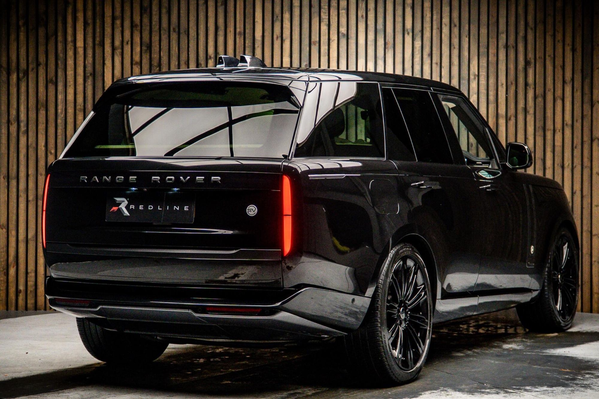 LAND ROVER RANGE ROVER DIESEL ESTATE 3.0 D350 Autobiography 4dr Auto for sale UK - Slide 4