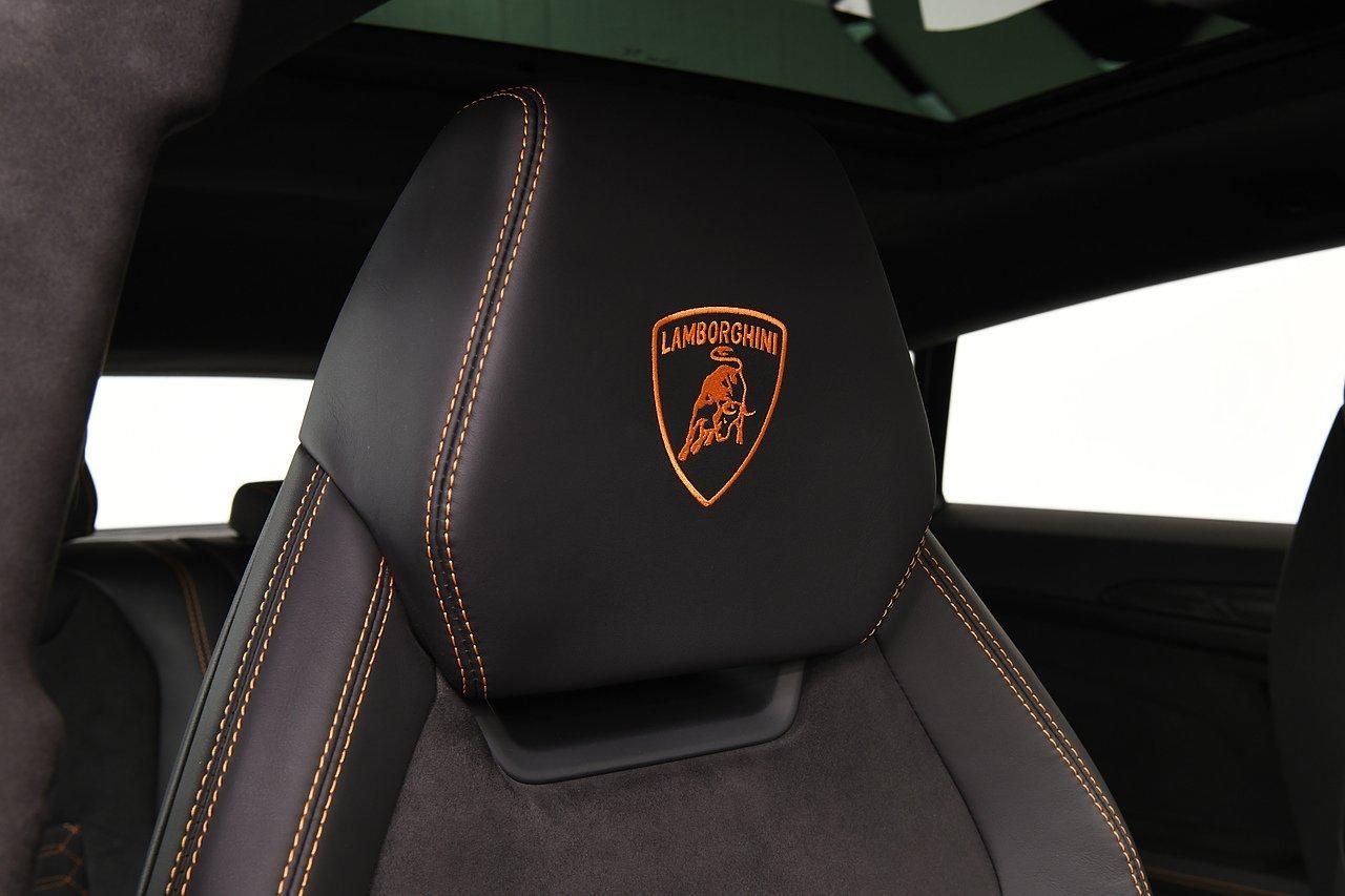 LAMBORGHINI URUS ESTATE 4.0T FSI V8 S 5dr Auto for sale UK - Slide 9