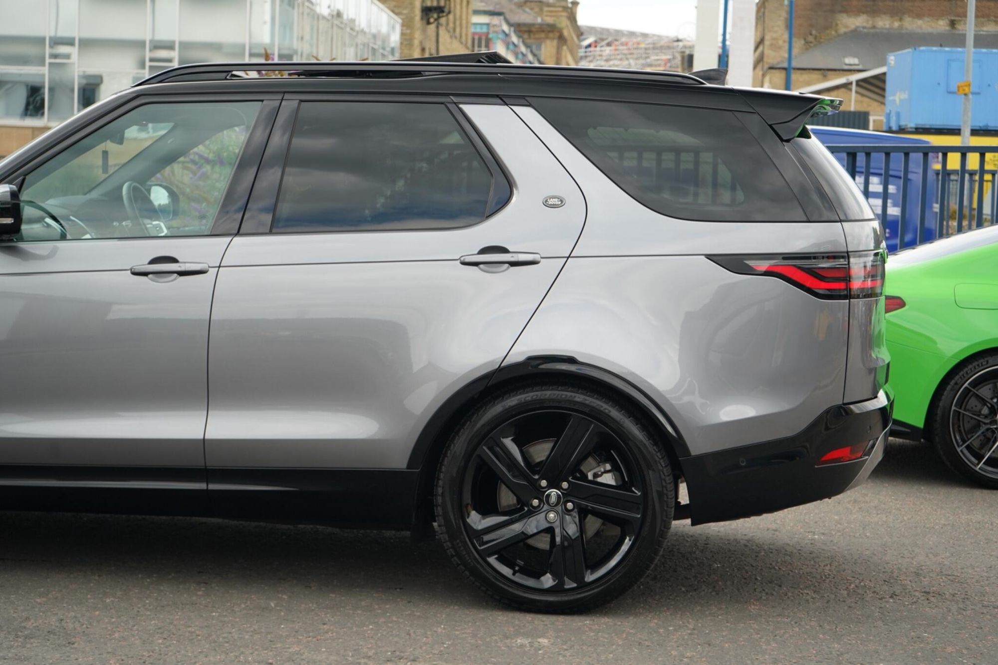 LAND ROVER DISCOVERY DIESEL SW 3.0 D350 Dynamic HSE 5dr Auto for sale UK - Slide 10