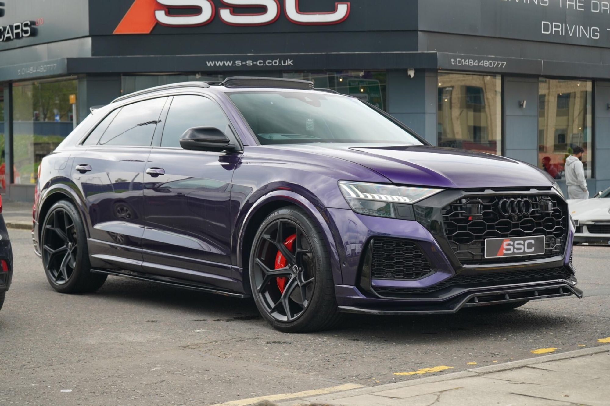 AUDI Q8 ESTATE SQ8 TFSI Quattro Vorsprung 5dr Tiptronic for sale UK - Slide 4