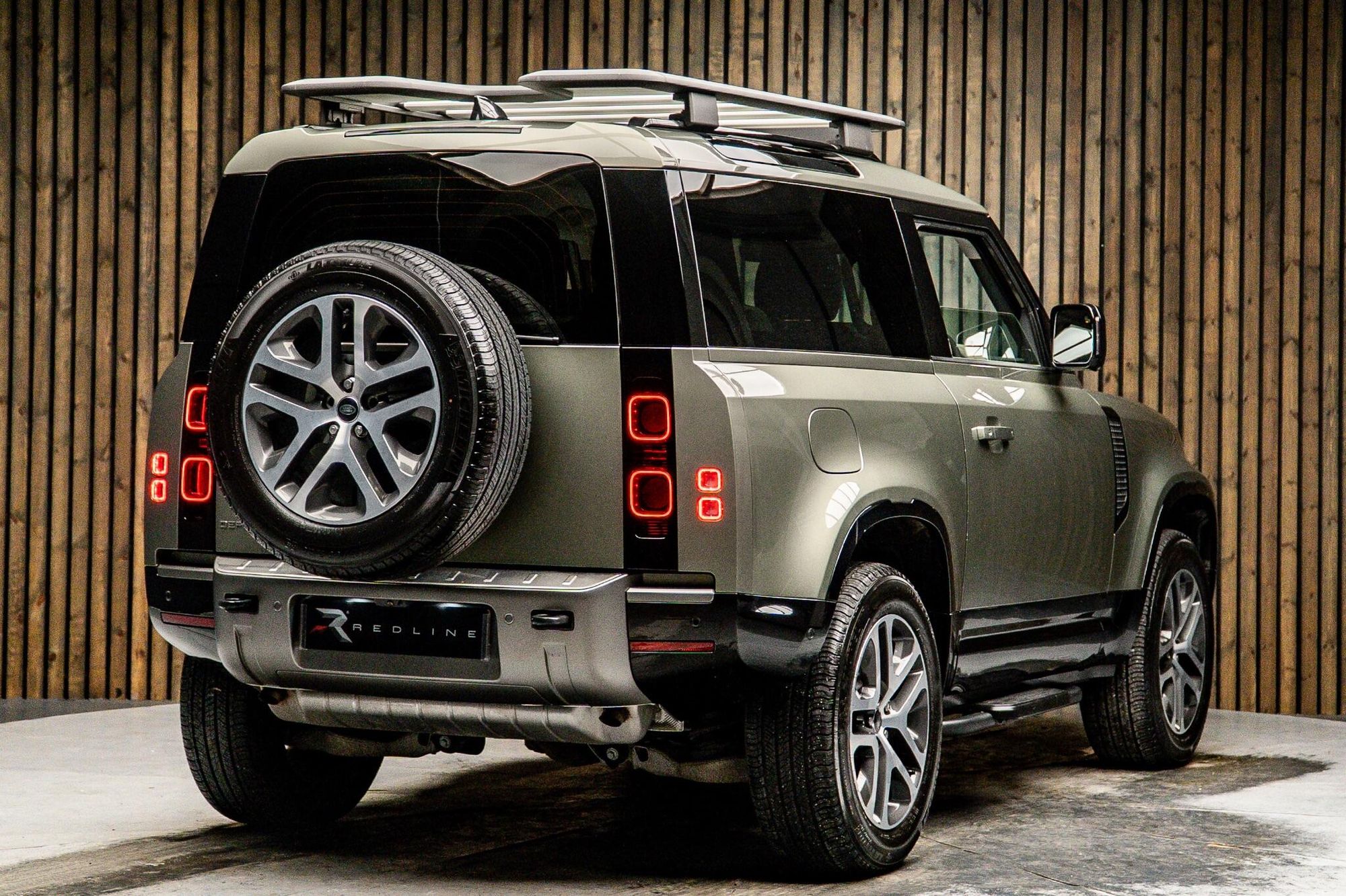 LAND ROVER DEFENDER ESTATE 2.0 P300 X-Dynamic SE 90 3dr Auto for sale UK - Slide 4