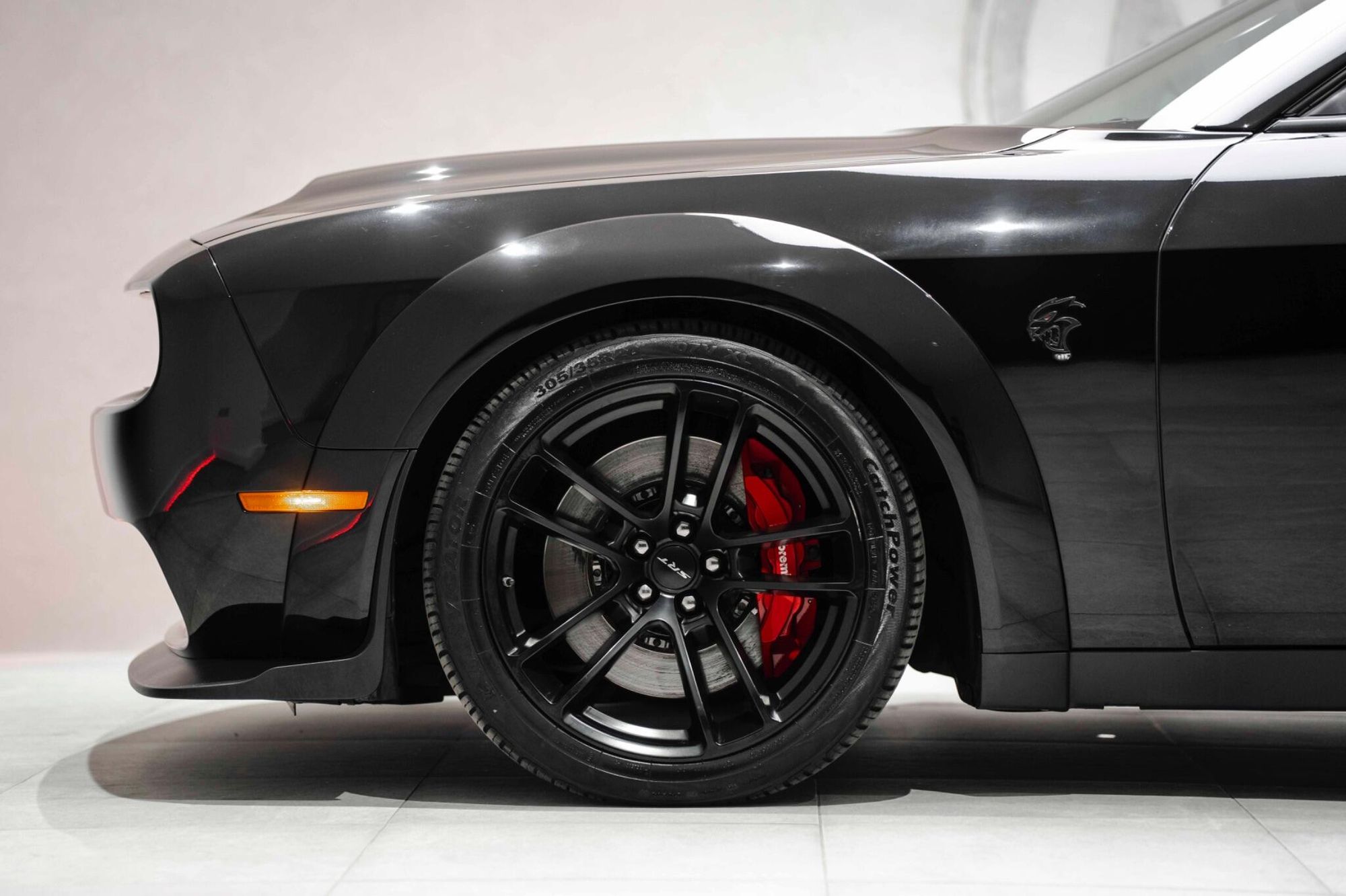 DODGE CHALLENGER BLACK GHOST 6.3 SXT 5dr for sale UK - Slide 4