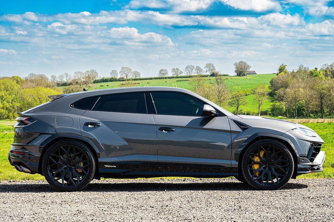 LAMBORGHINI URUS ESTATE 4.0T FSI V8 Performante 5dr Auto for sale UK - Slide 5