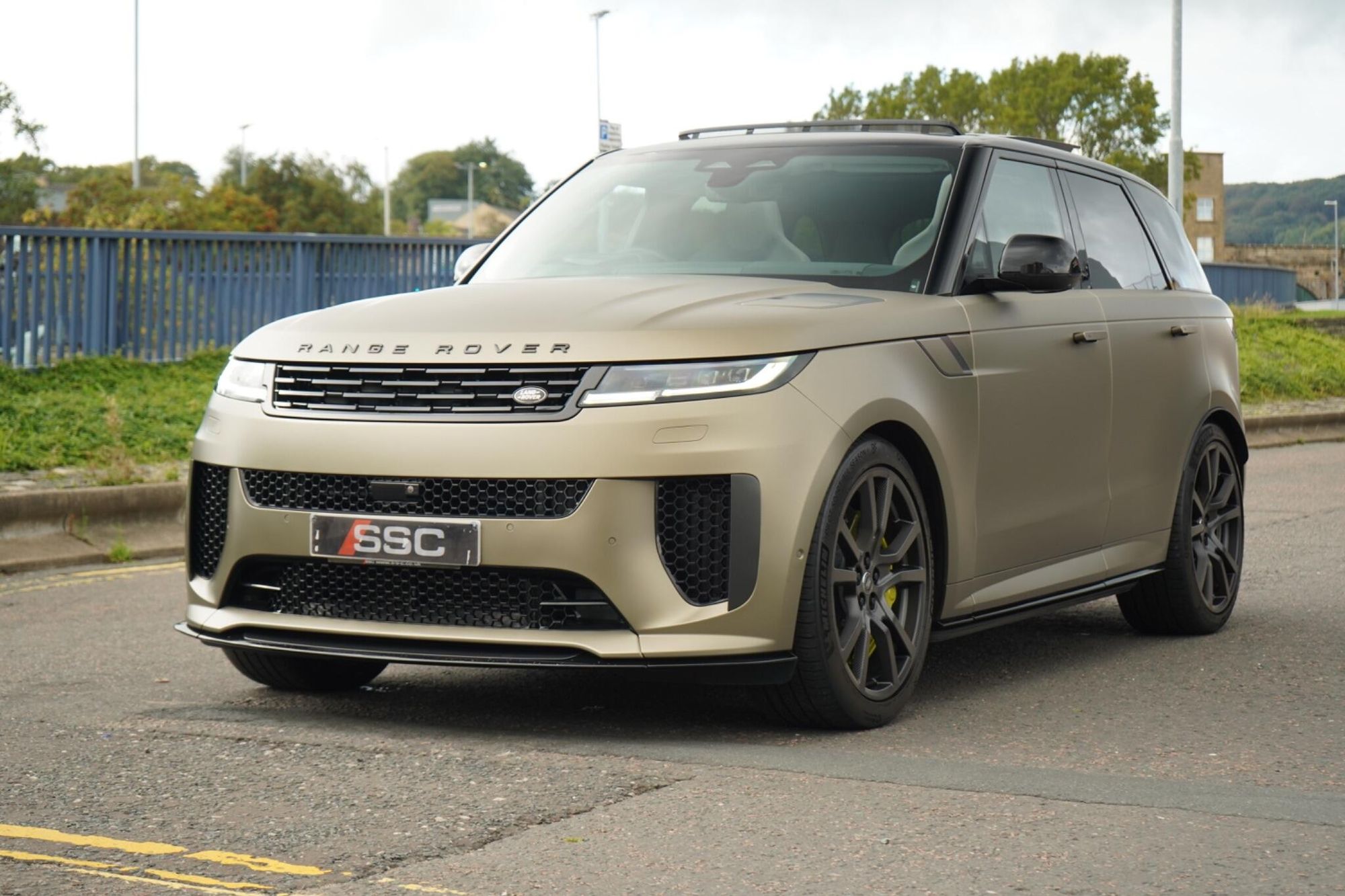 LAND ROVER RANGE ROVER SPORT ESTATE SPECIAL EDITIONS 4.4 P635 V8 SV Edition One 5dr Auto [Gloss] for sale UK - Slide 8