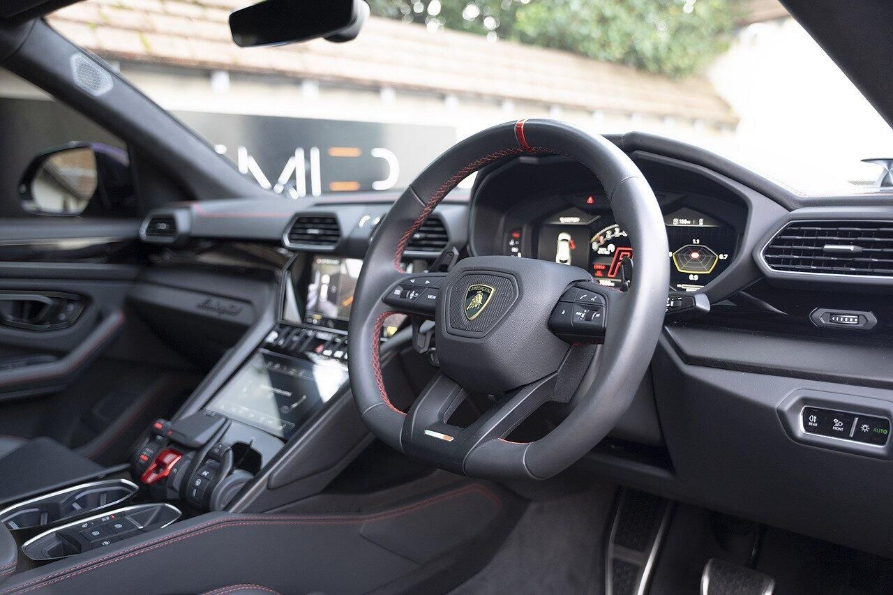 LAMBORGHINI URUS ESTATE 4.0T FSI V8 S 5dr Auto for sale UK - Slide 9