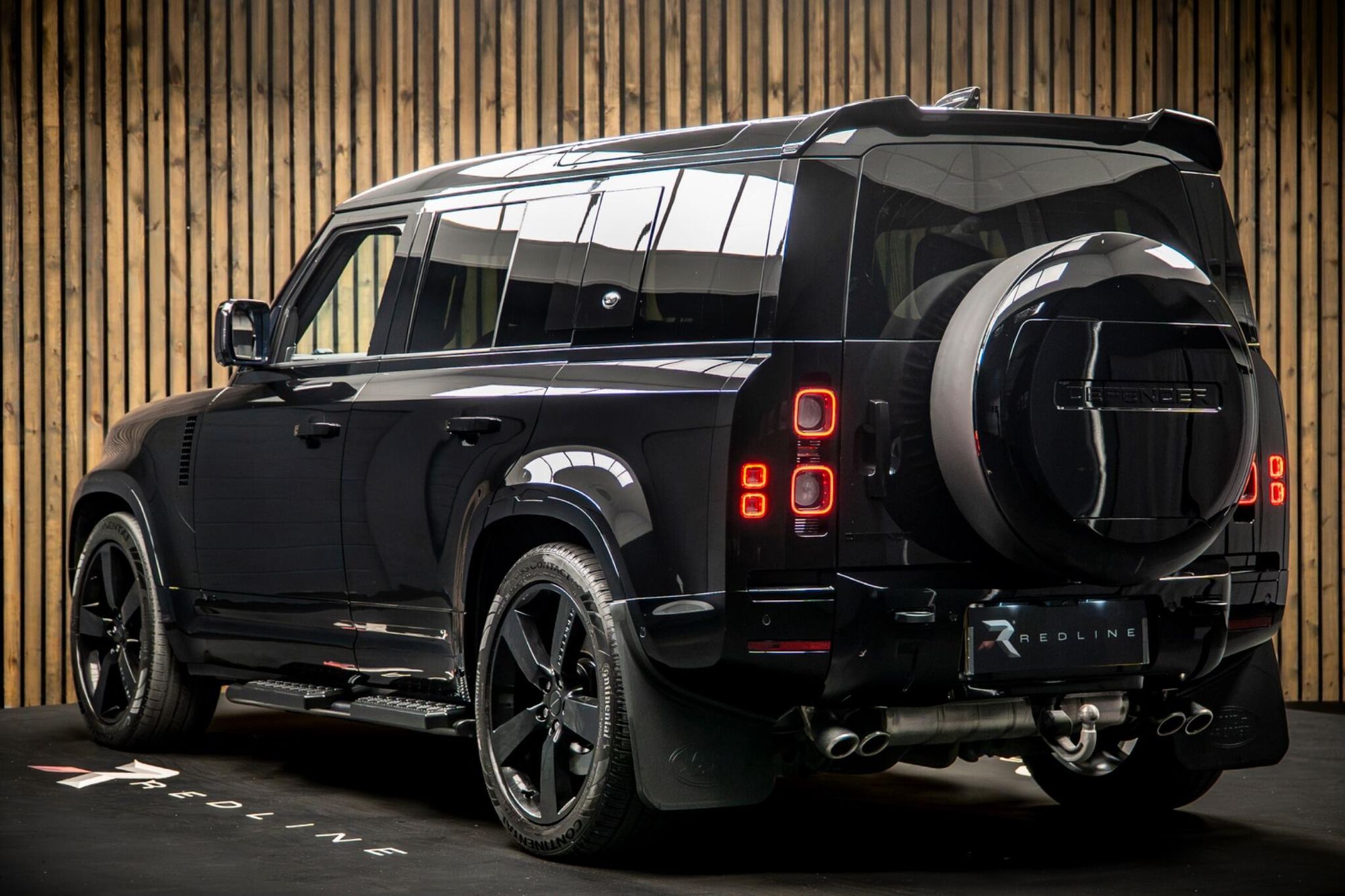 LAND ROVER DEFENDER ESTATE 5.0 P525 V8 110 5dr Auto for sale UK - Slide 3