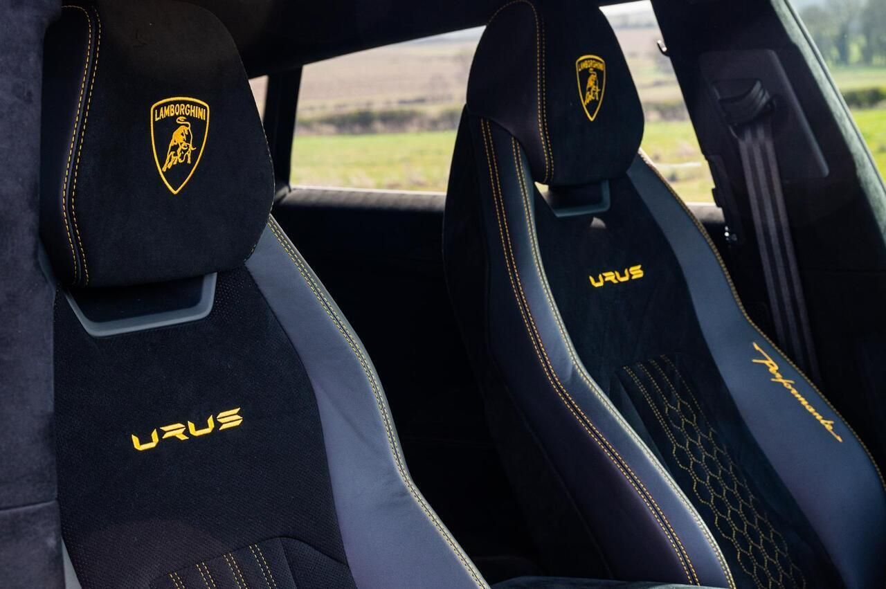 LAMBORGHINI URUS ESTATE 4.0T FSI V8 Performante 5dr Auto for sale UK - Slide 10