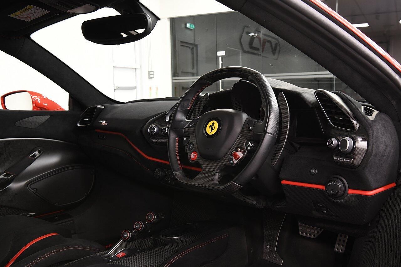 FERRARI 488 PISTA COUPE 2dr Auto for sale UK - Slide 4