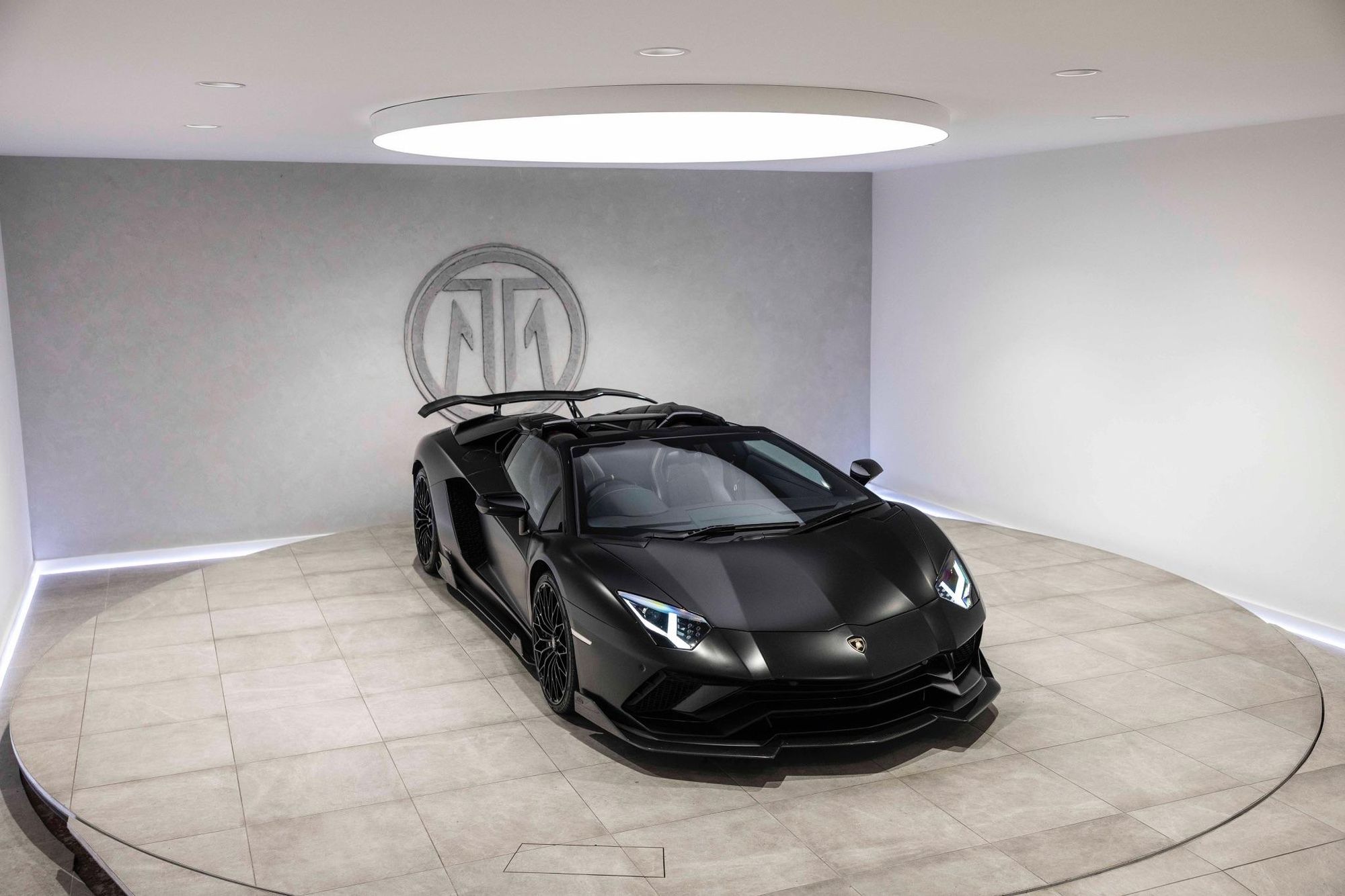 LAMBORGHINI AVENTADOR ROADSTER LP 740-4 S 2dr ISR for sale UK - Slide 2