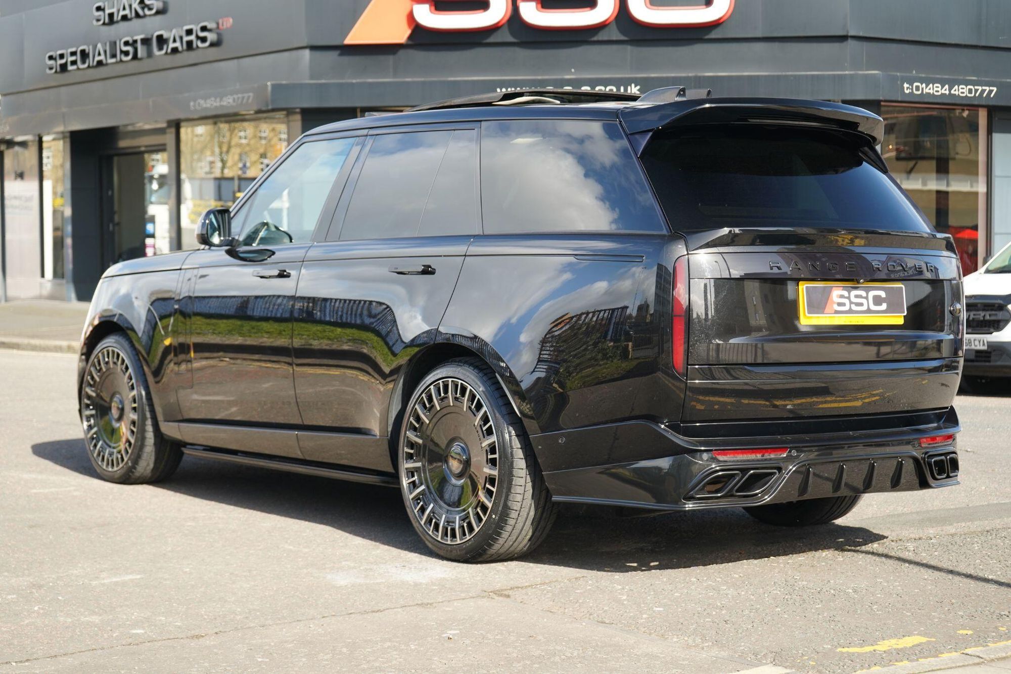 LAND ROVER RANGE ROVER DIESEL ESTATE 3.0 D350 Autobiography 4dr Auto for sale UK - Slide 9