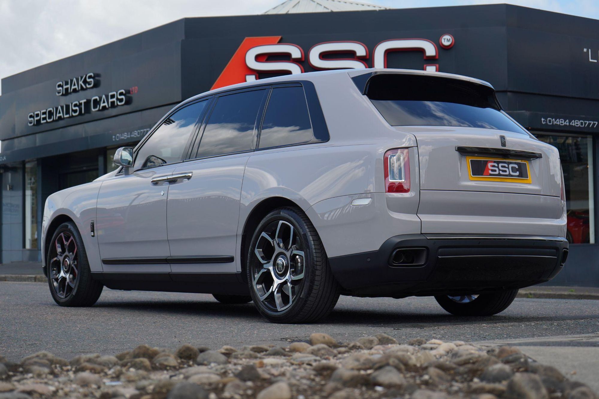 ROLLS-ROYCE CULLINAN ESTATE Black Badge 5dr Auto for sale UK - Slide 2