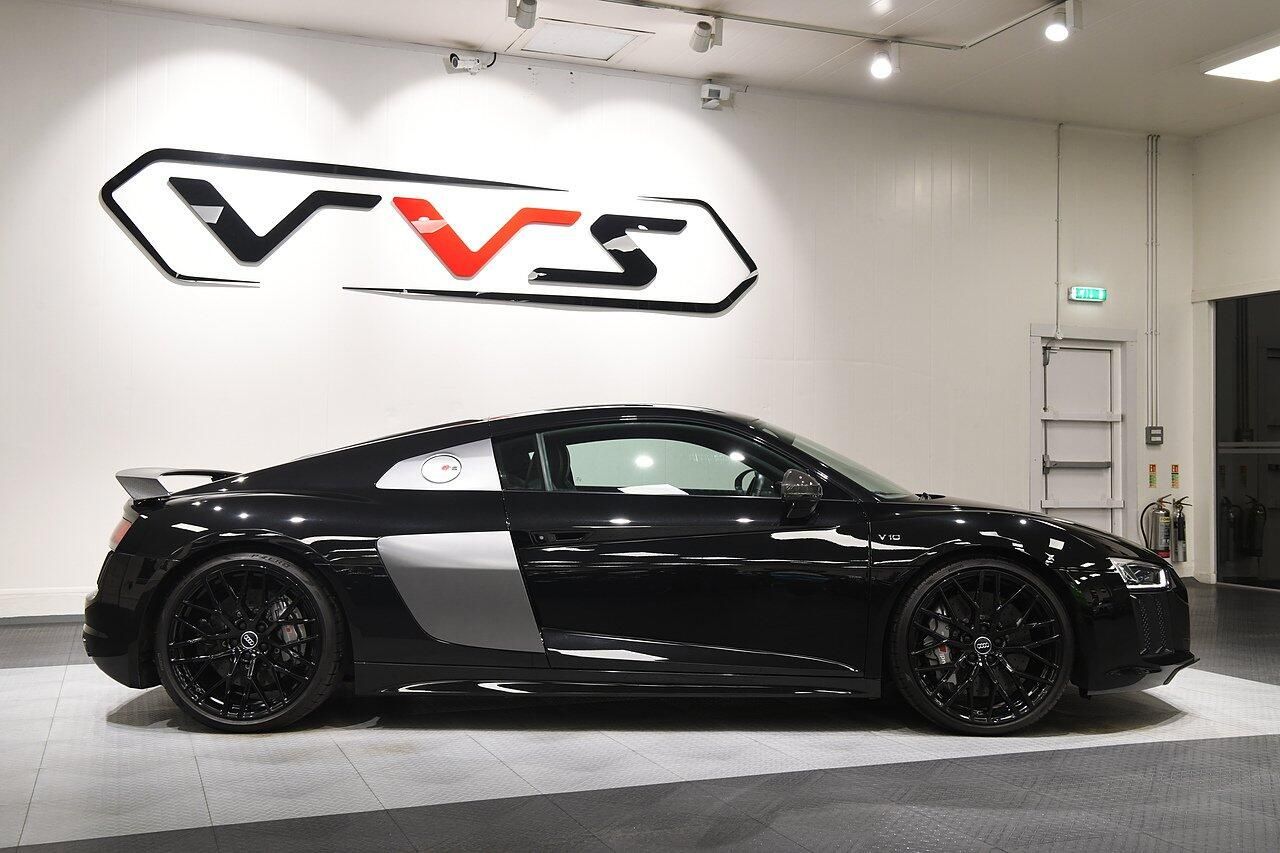 AUDI R8 COUPE 5.2 FSI V10 Plus Quattro 2dr S Tronic for sale UK - Slide 2