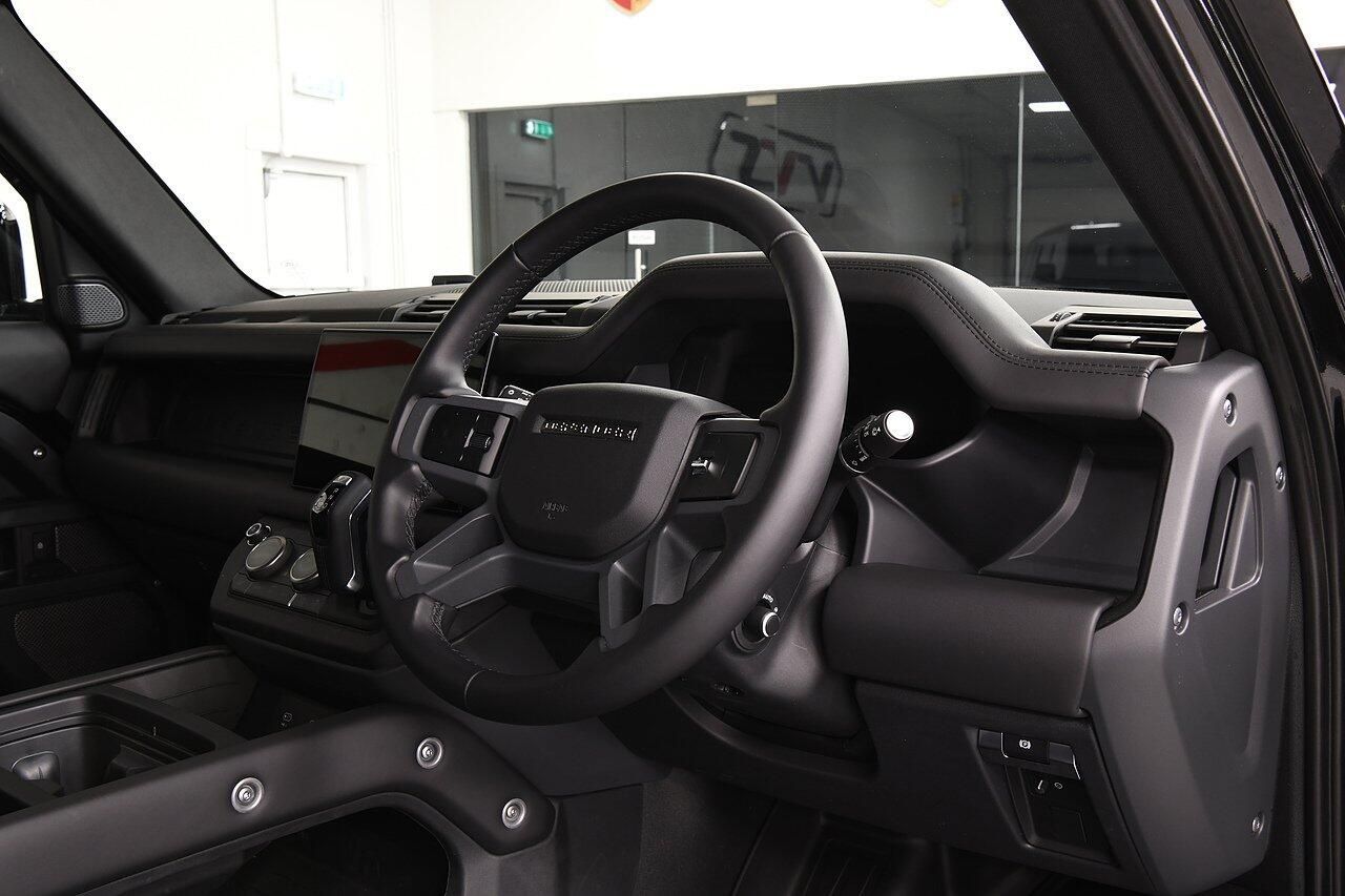 LAND ROVER DEFENDER 110 DIESEL 3.0 D300 Hard Top X-Dynamic HSE Auto for sale UK - Slide 5