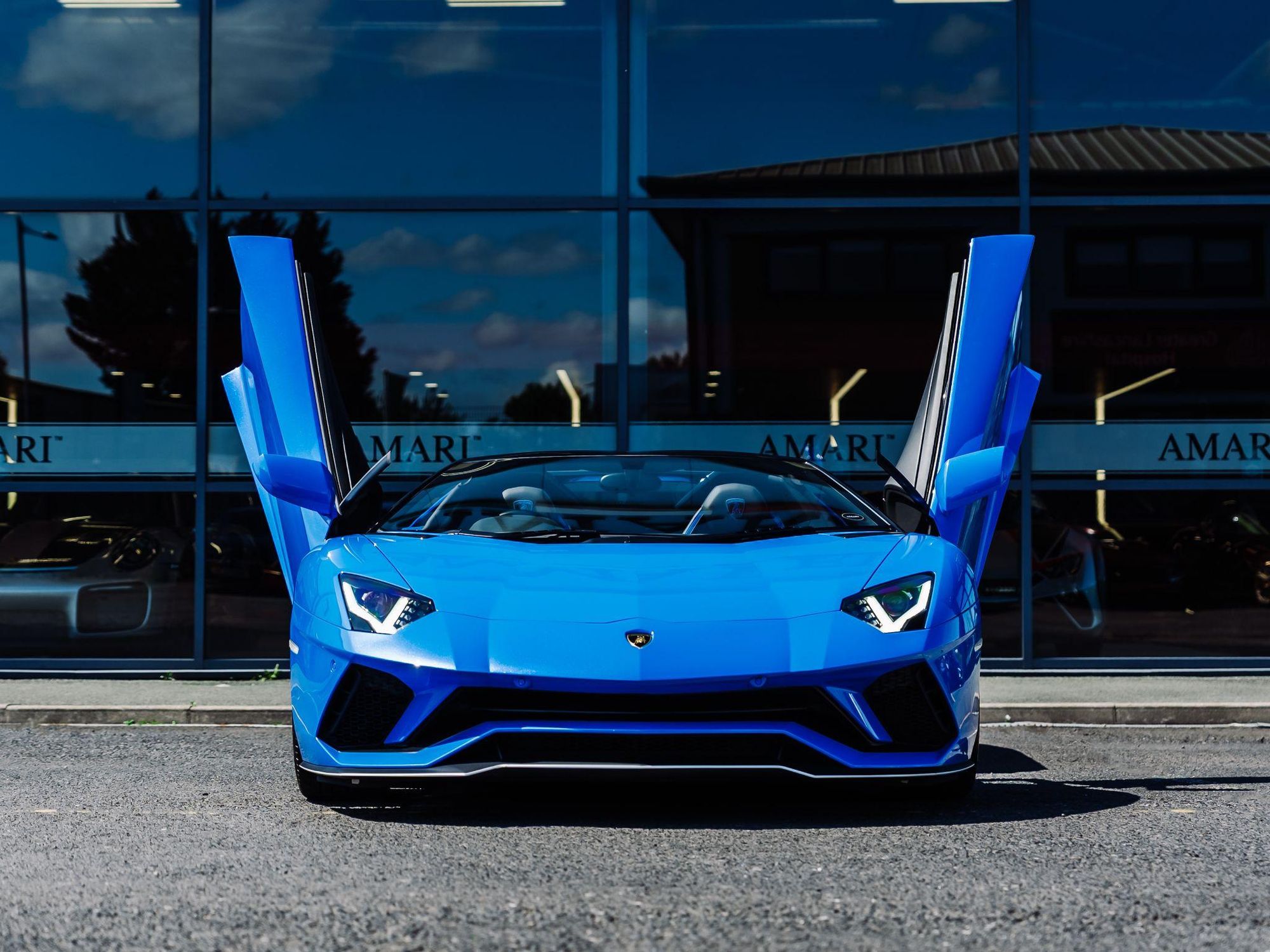 LAMBORGHINI AVENTADOR ROADSTER LP 740-4 S 2dr ISR for sale UK - Slide 8