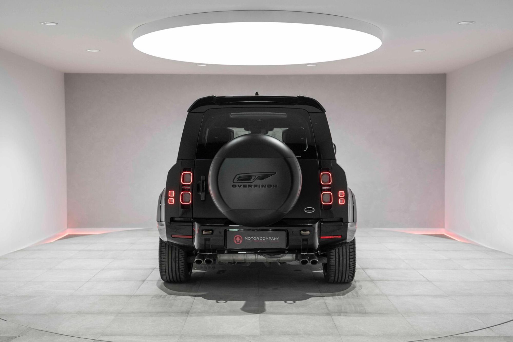 LAND ROVER DEFENDER ESTATE 5.0 P525 V8 110 5dr Auto for sale UK - Slide 9