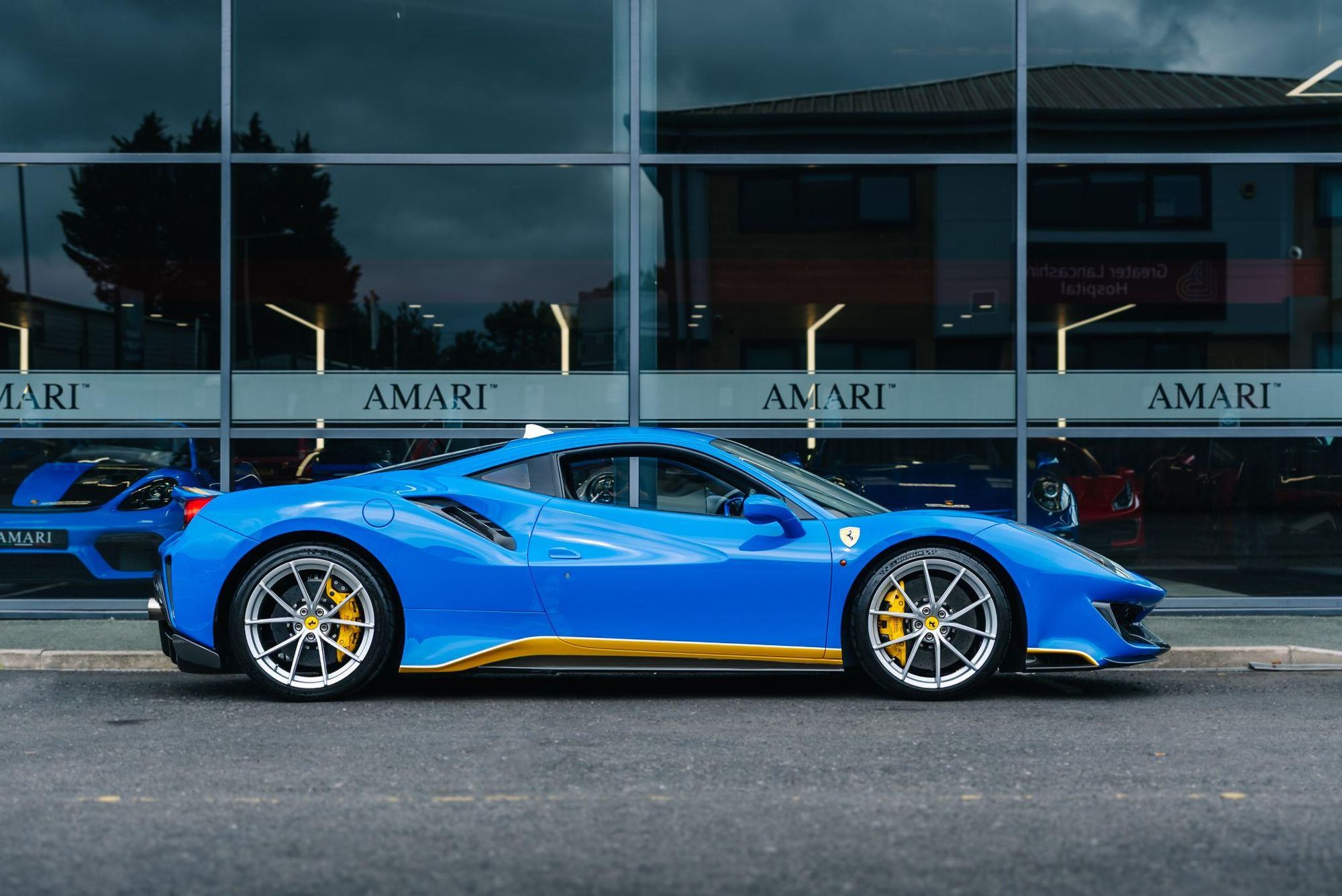 FERRARI 488 PISTA COUPE 2dr Auto for sale UK - Slide 2