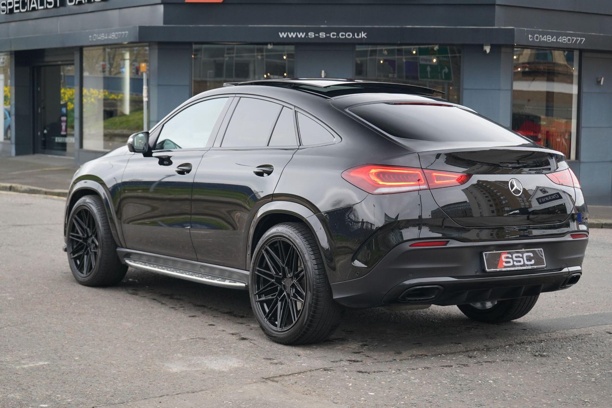 MERCEDES-BENZ GLE COUPE GLE DIESEL COUPE GLE 400d 4Matic AMG Line Premium + 5dr 9G-Tronic for sale UK - Slide 9