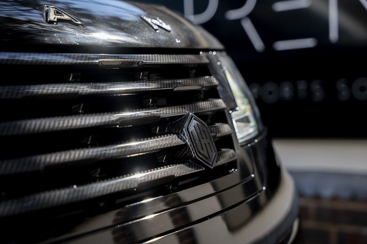 LAND ROVER RANGE ROVER ESTATE 4.4 P615 V8 SV LWB 4dr Auto for sale UK - Slide 8